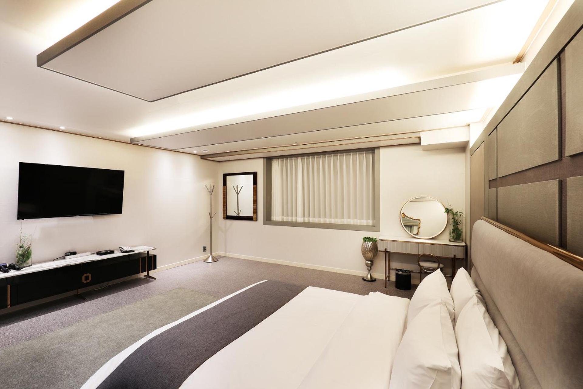 King Suite - Photo 9