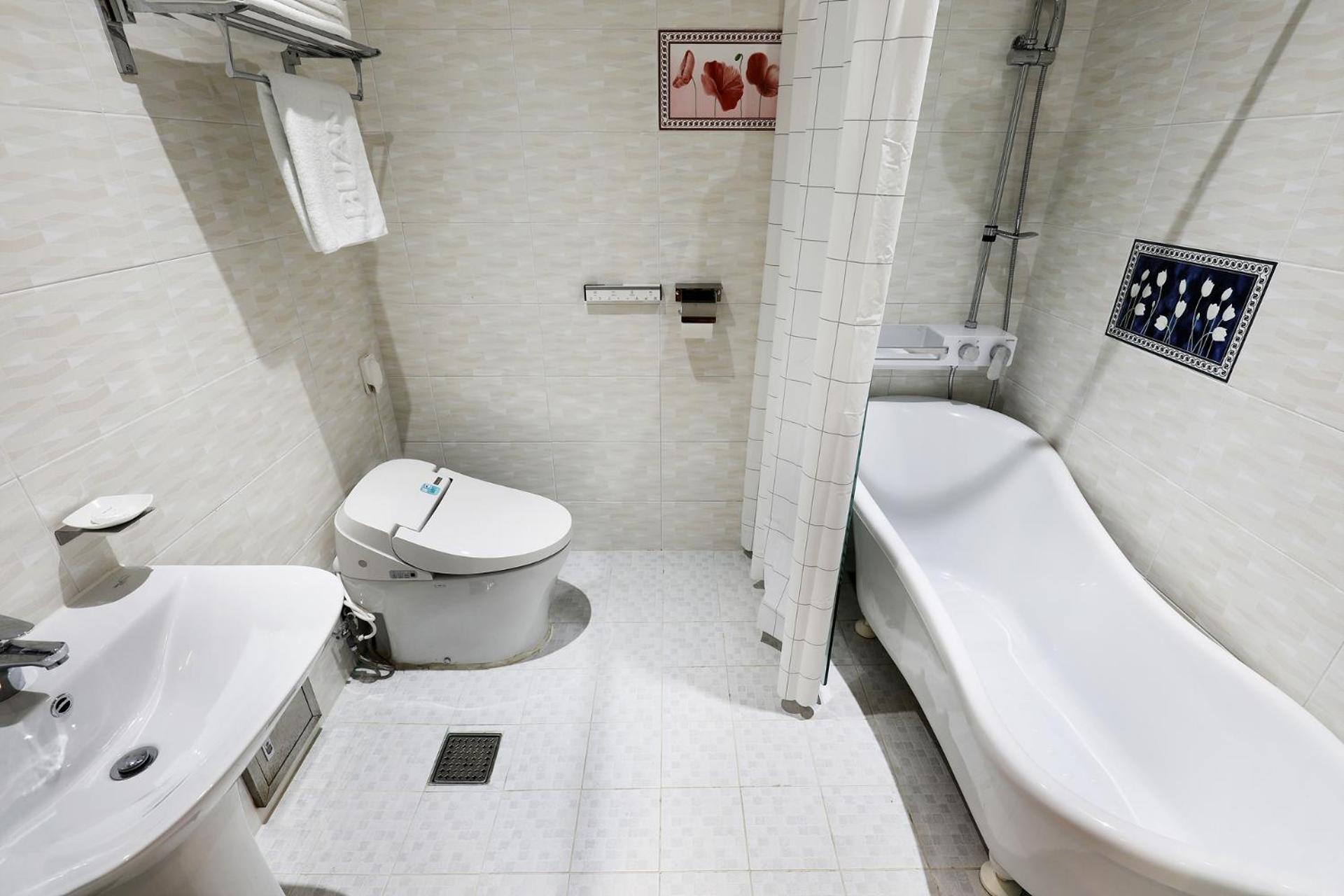 Suite - Photo 11