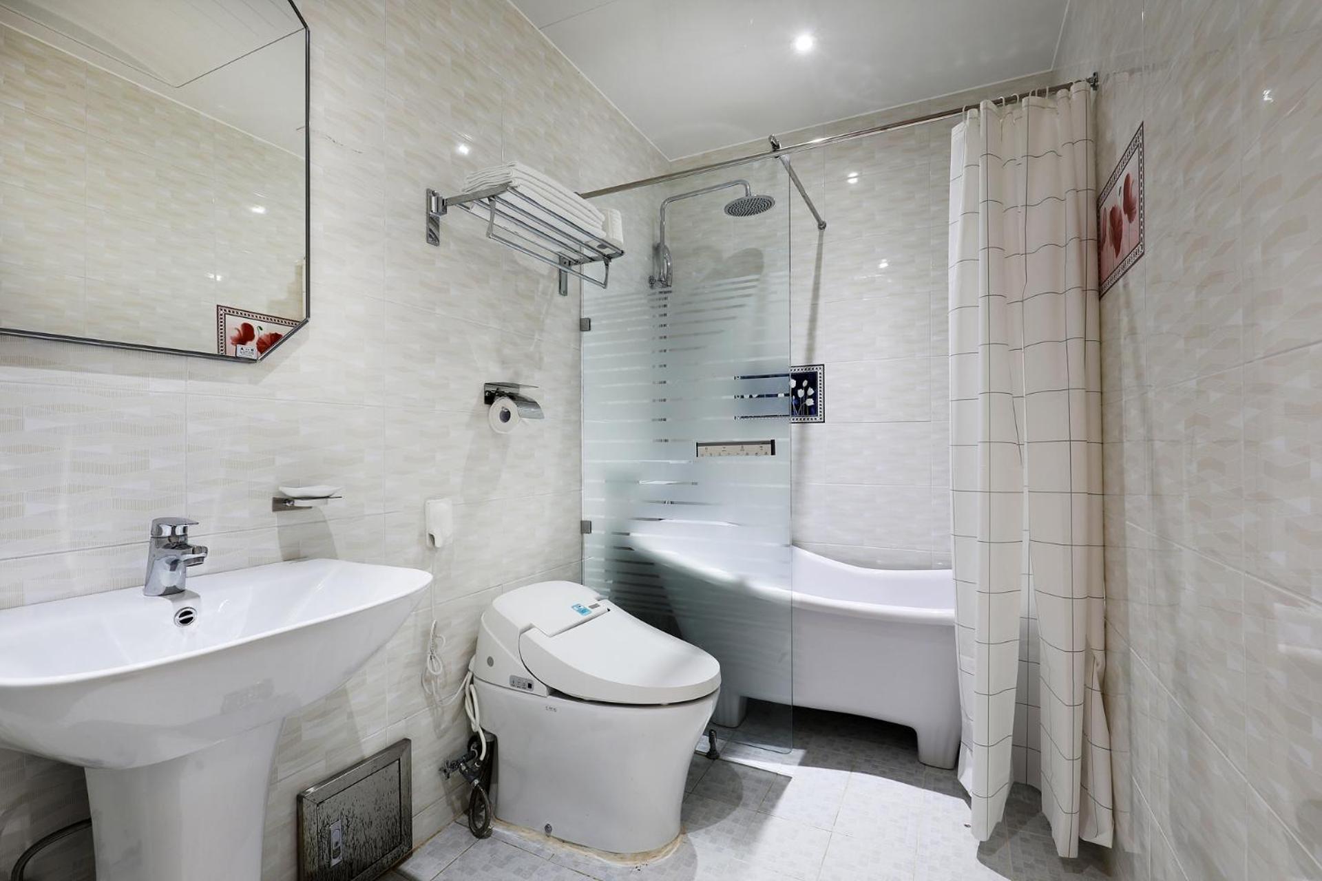 King Suite - Photo 6