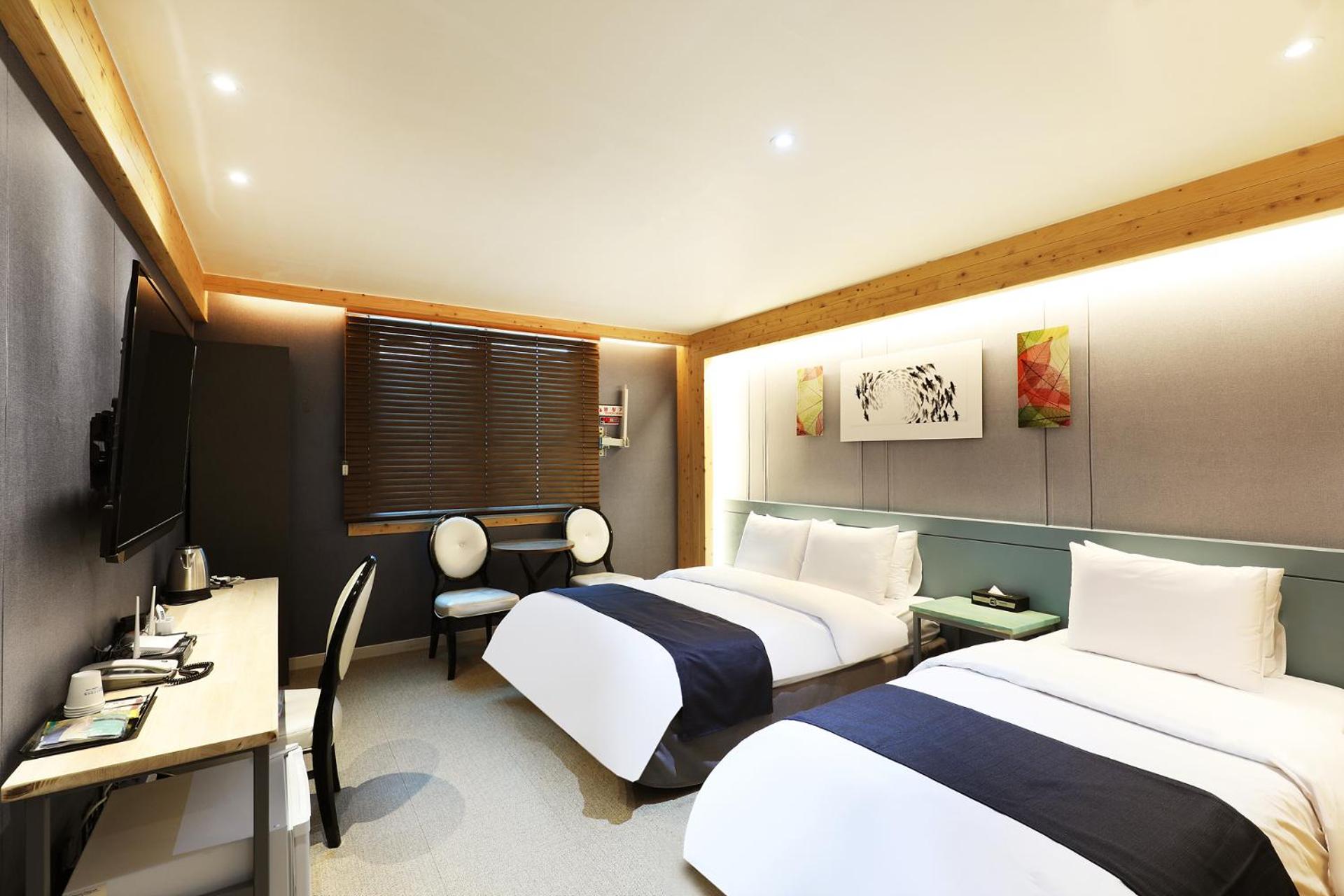 Double or Twin Room - Photo 8