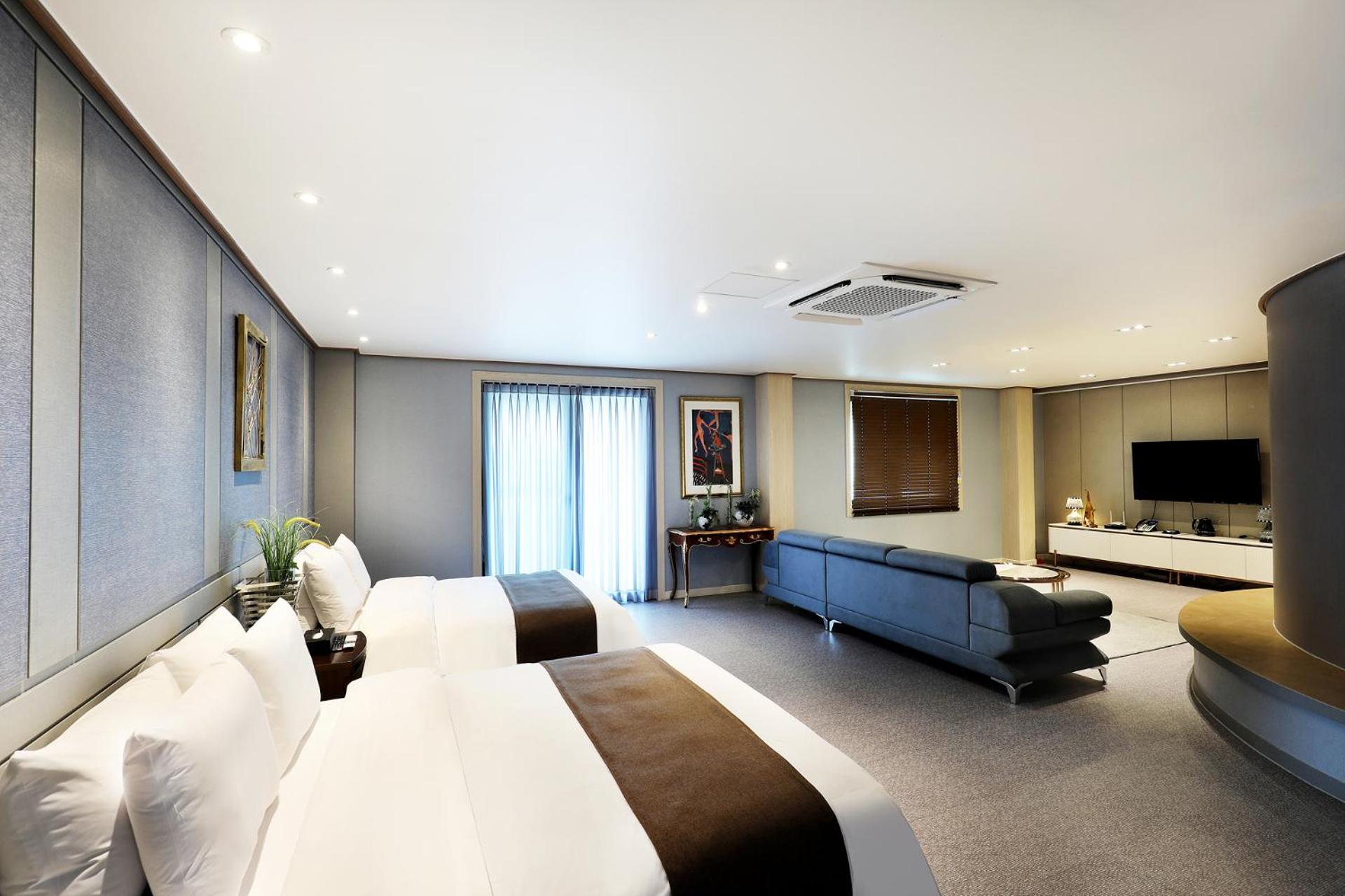 King Suite - Photo 5