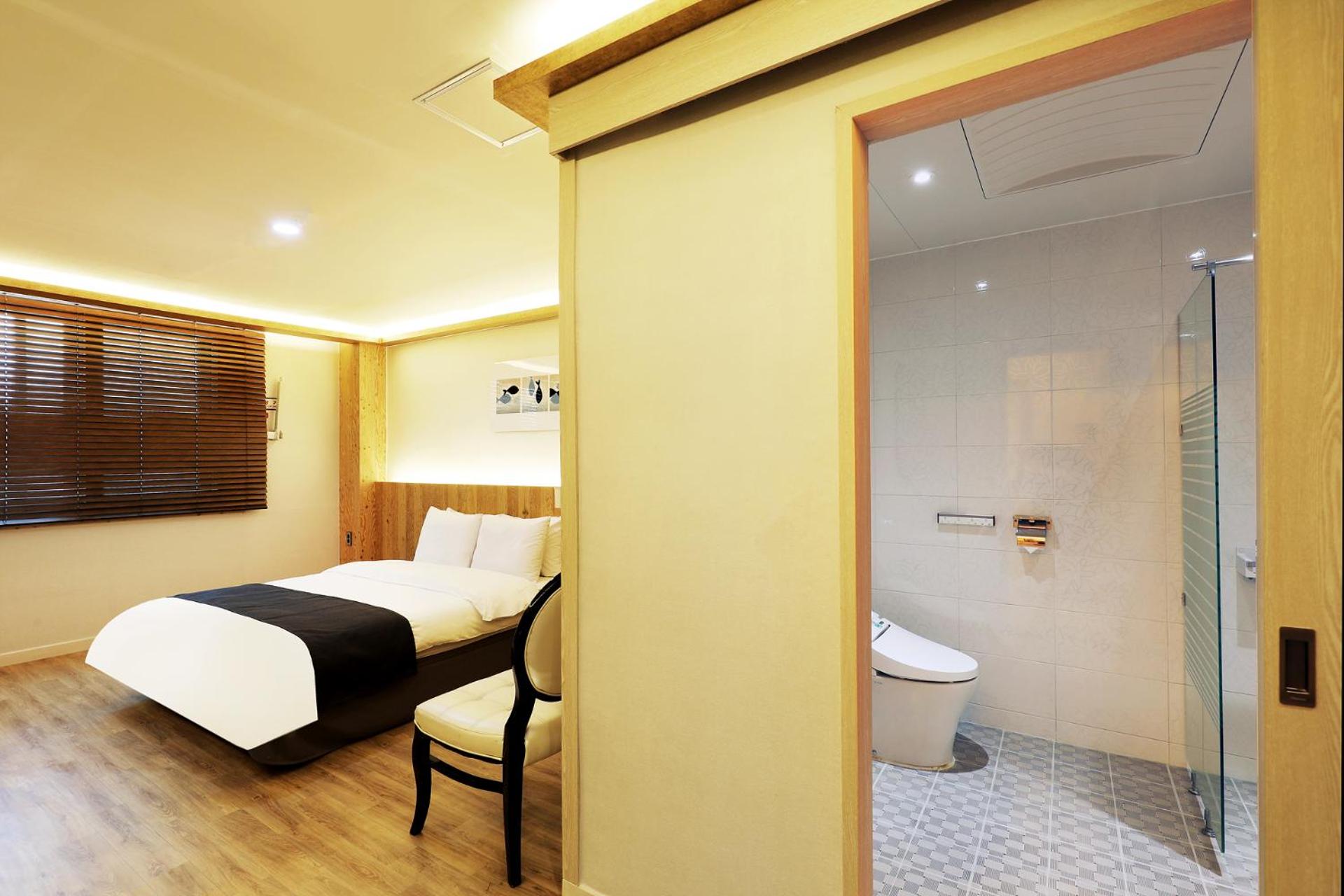 Double Room - Photo 8