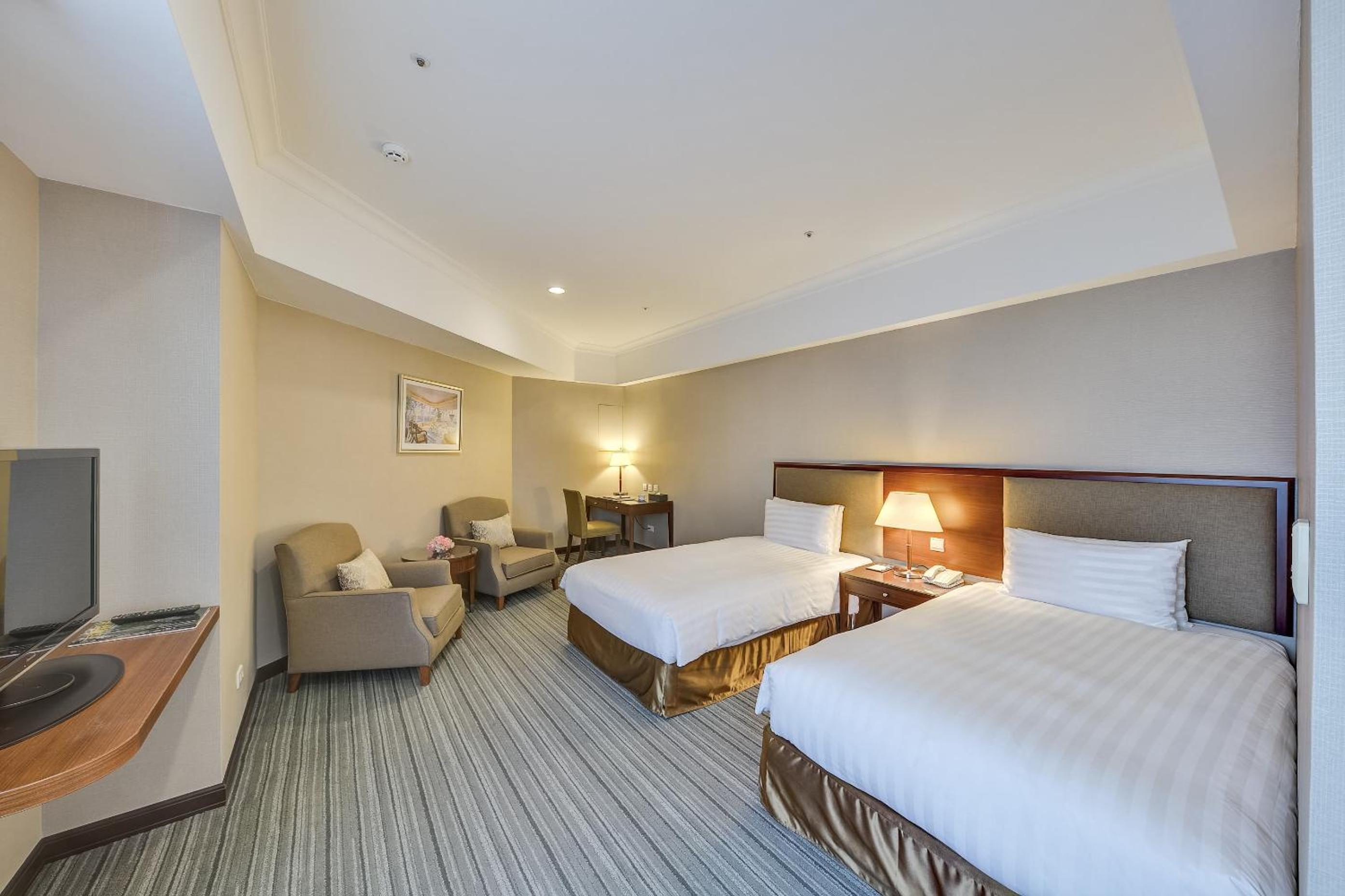 Standard Twin Room - Photo 1