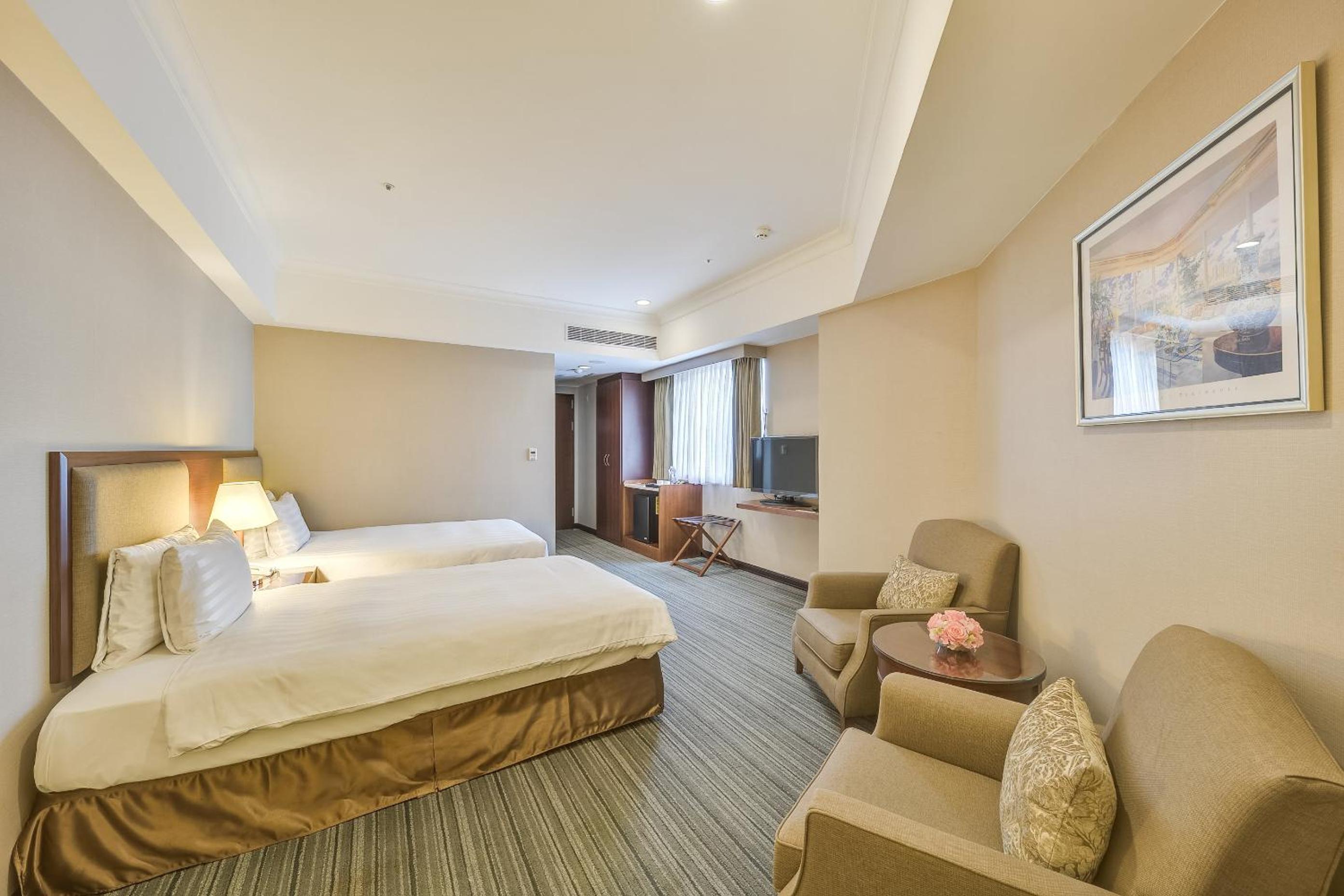 Standard Twin Room - Photo 3
