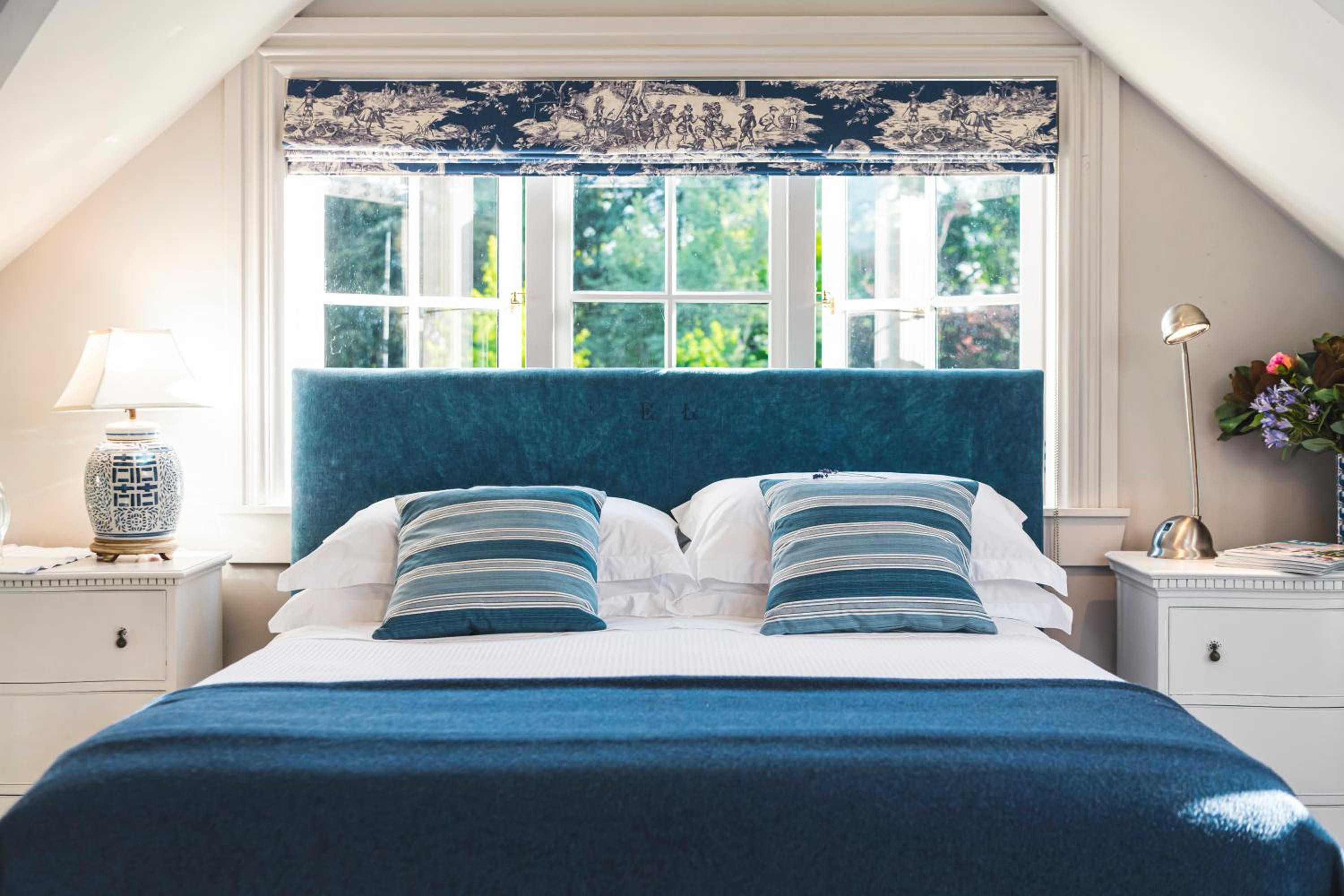 Deluxe King Suite photo 1