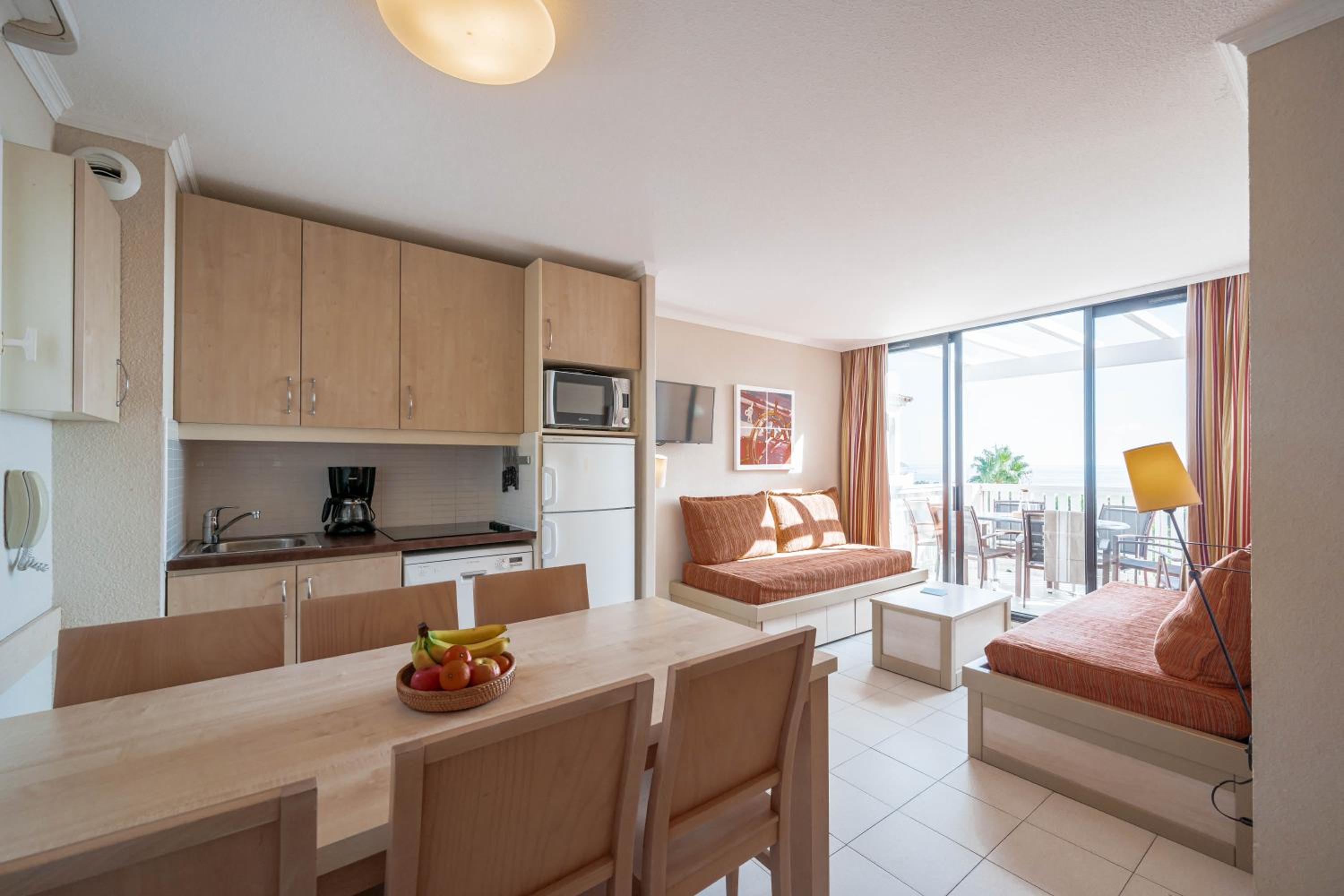 One-Bedroom Apartment with Sleeping Alcove, Air conditioning and Terrace or Blacony - Sea View (6 People) - South Side - Photo 7
