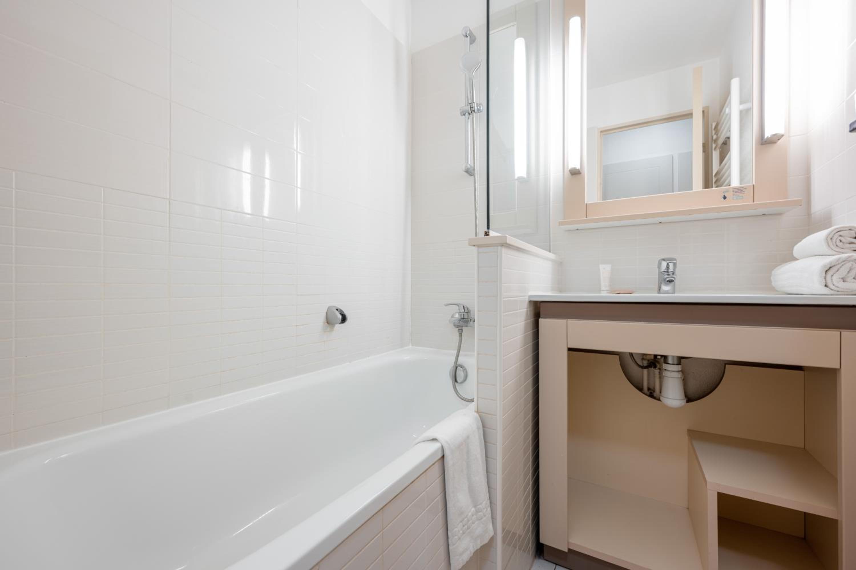 One-Bedroom Apartment with Sleeping Alcove, Air conditioning and Terrace or Blacony - Sea View (6 People) - South Side - Photo 3