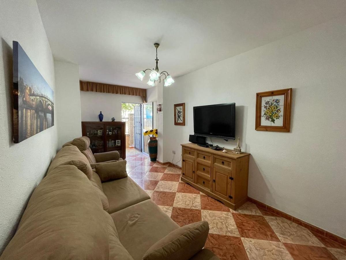 Three-Bedroom Apartment photo 2