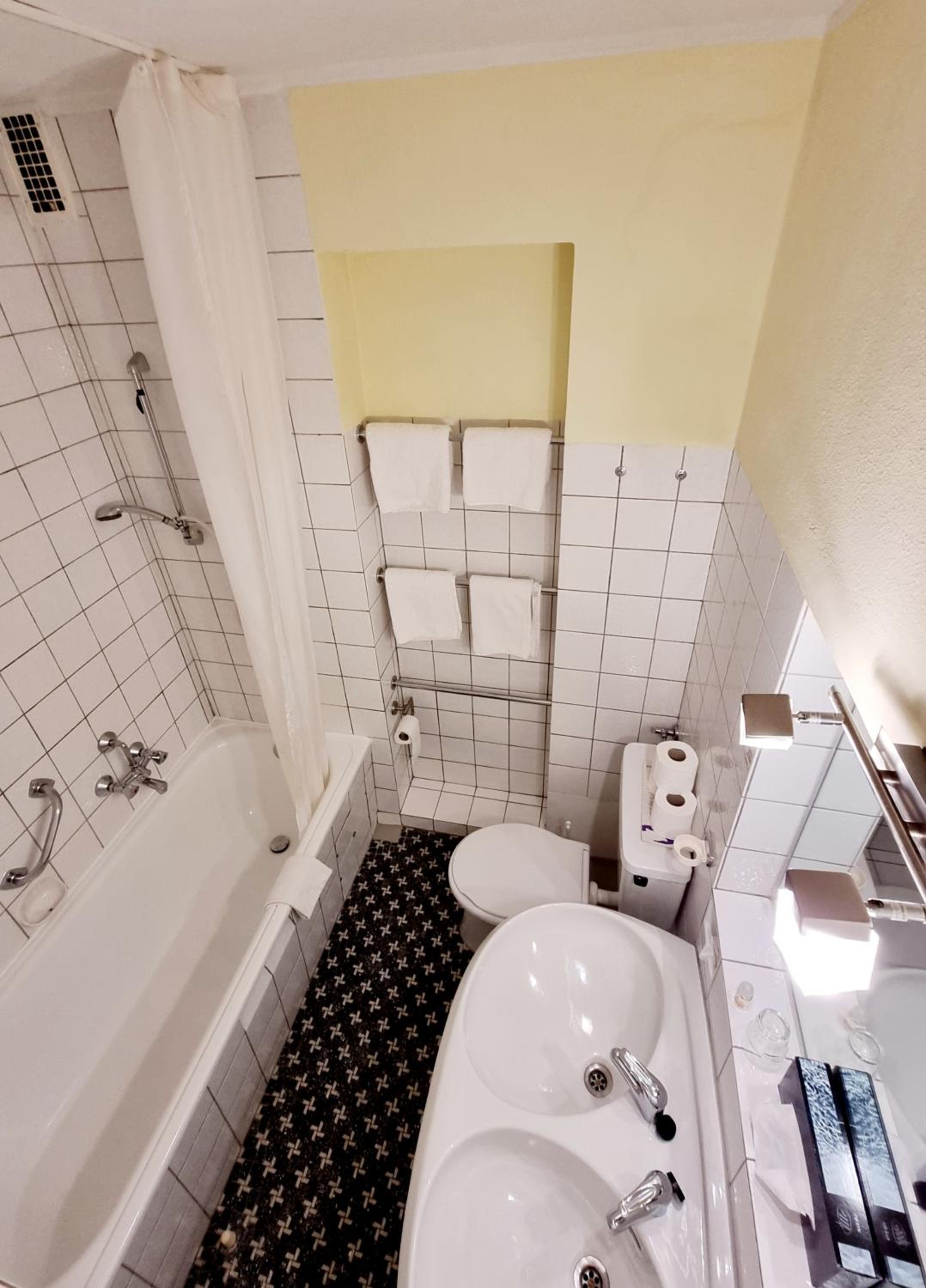 Budget Double Room - Photo 2