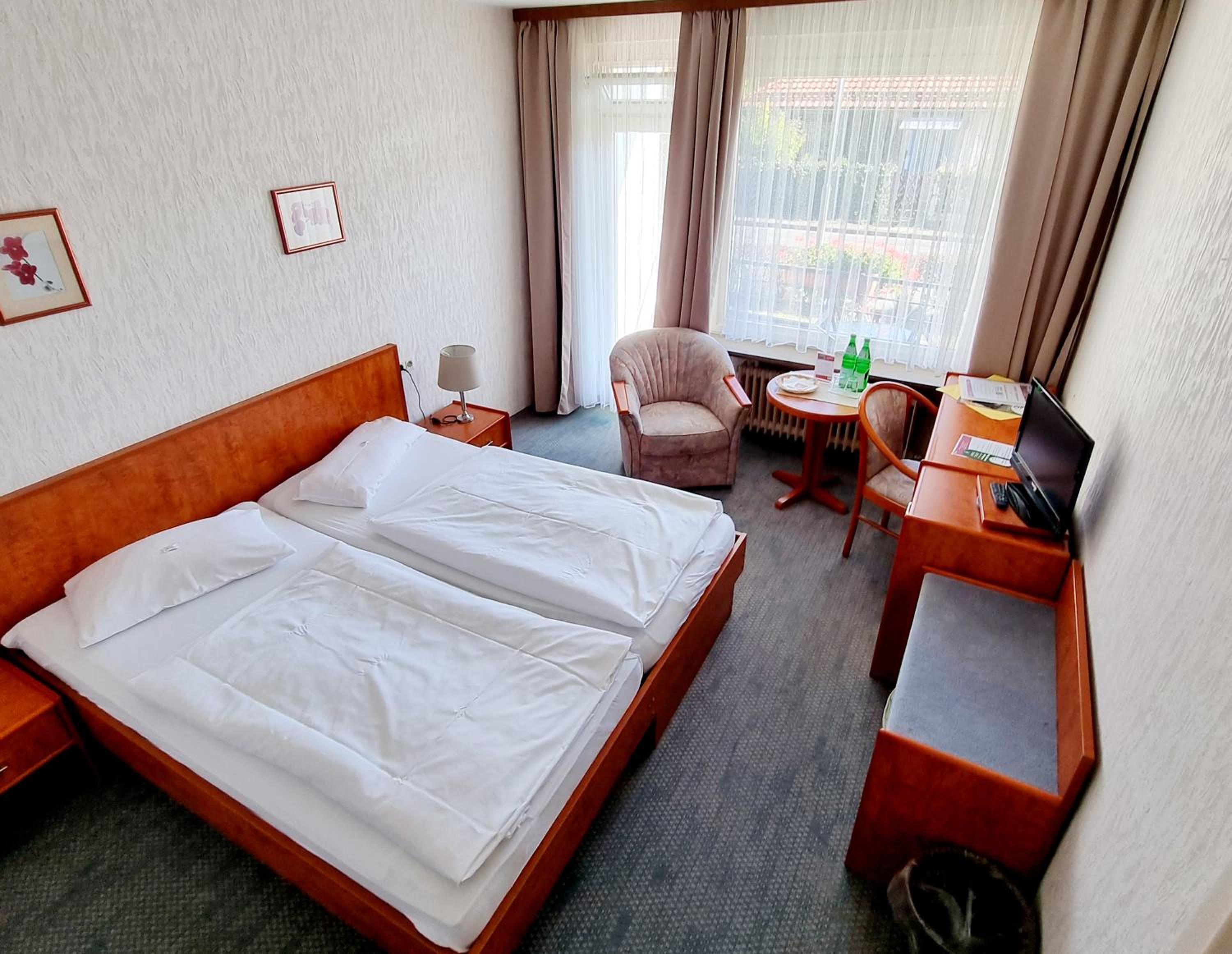 Budget Double Room - Photo 1