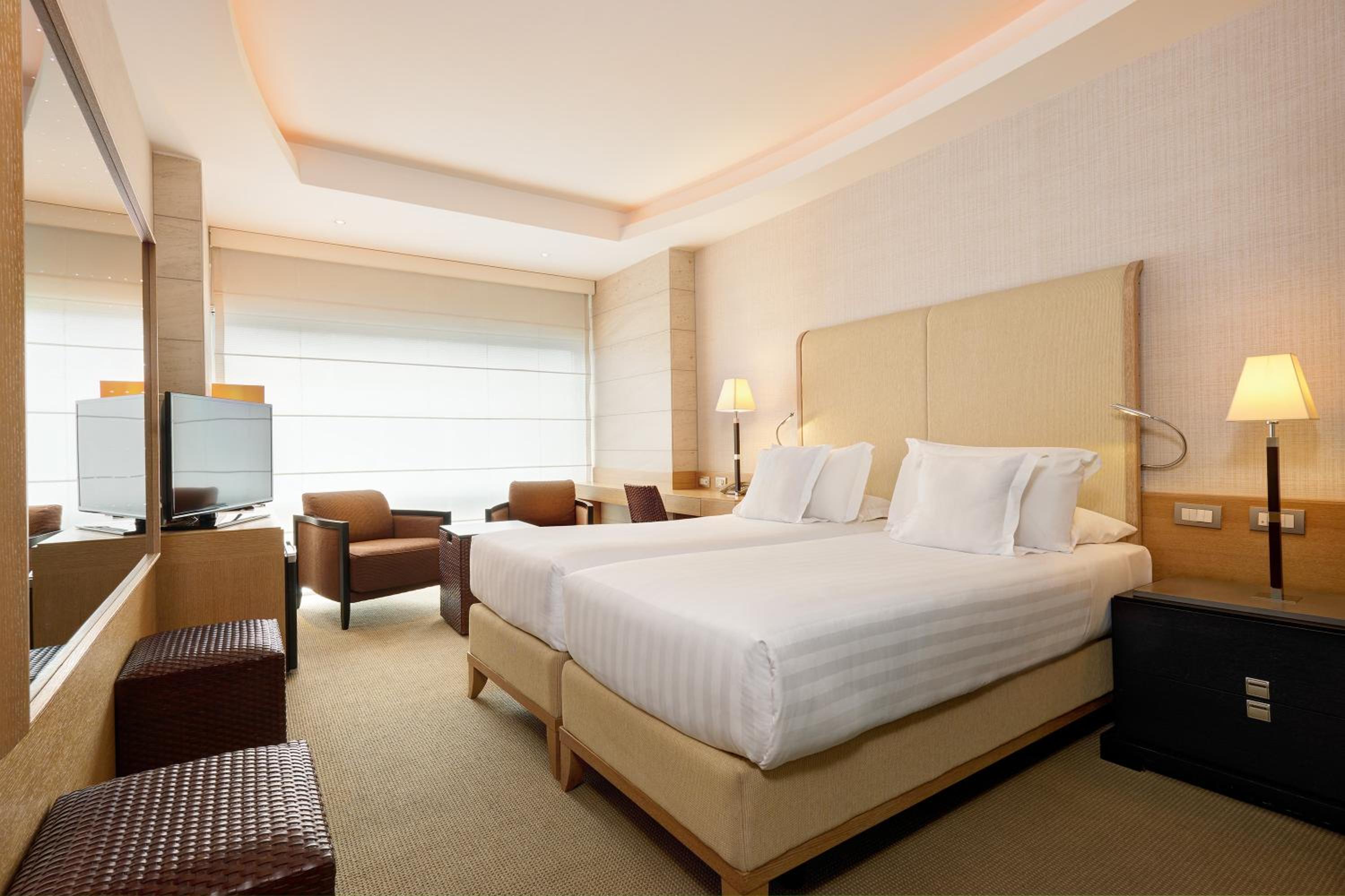 Superior Triple Twin Bed - Photo 1
