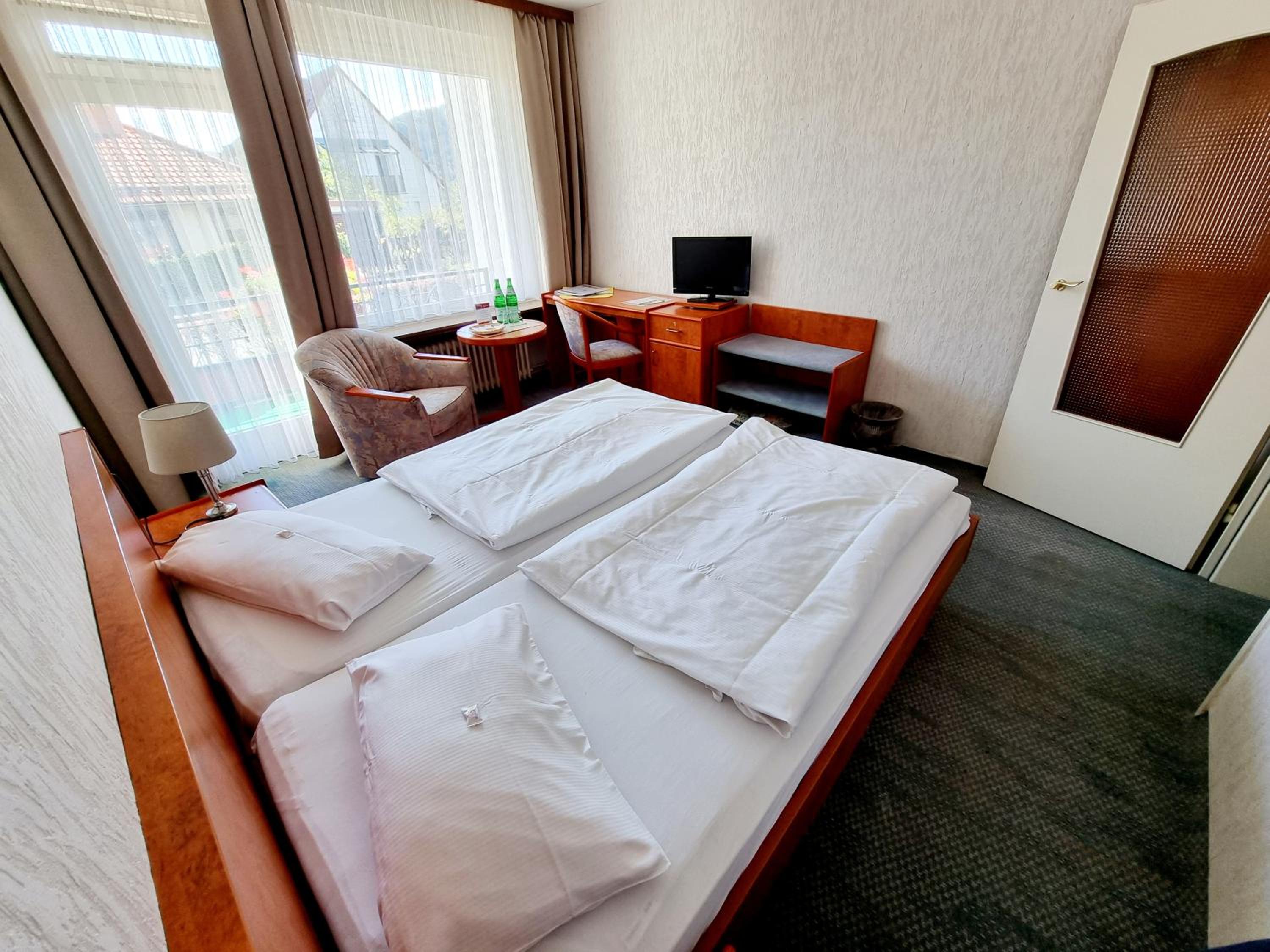 Budget Double Room - Photo 4
