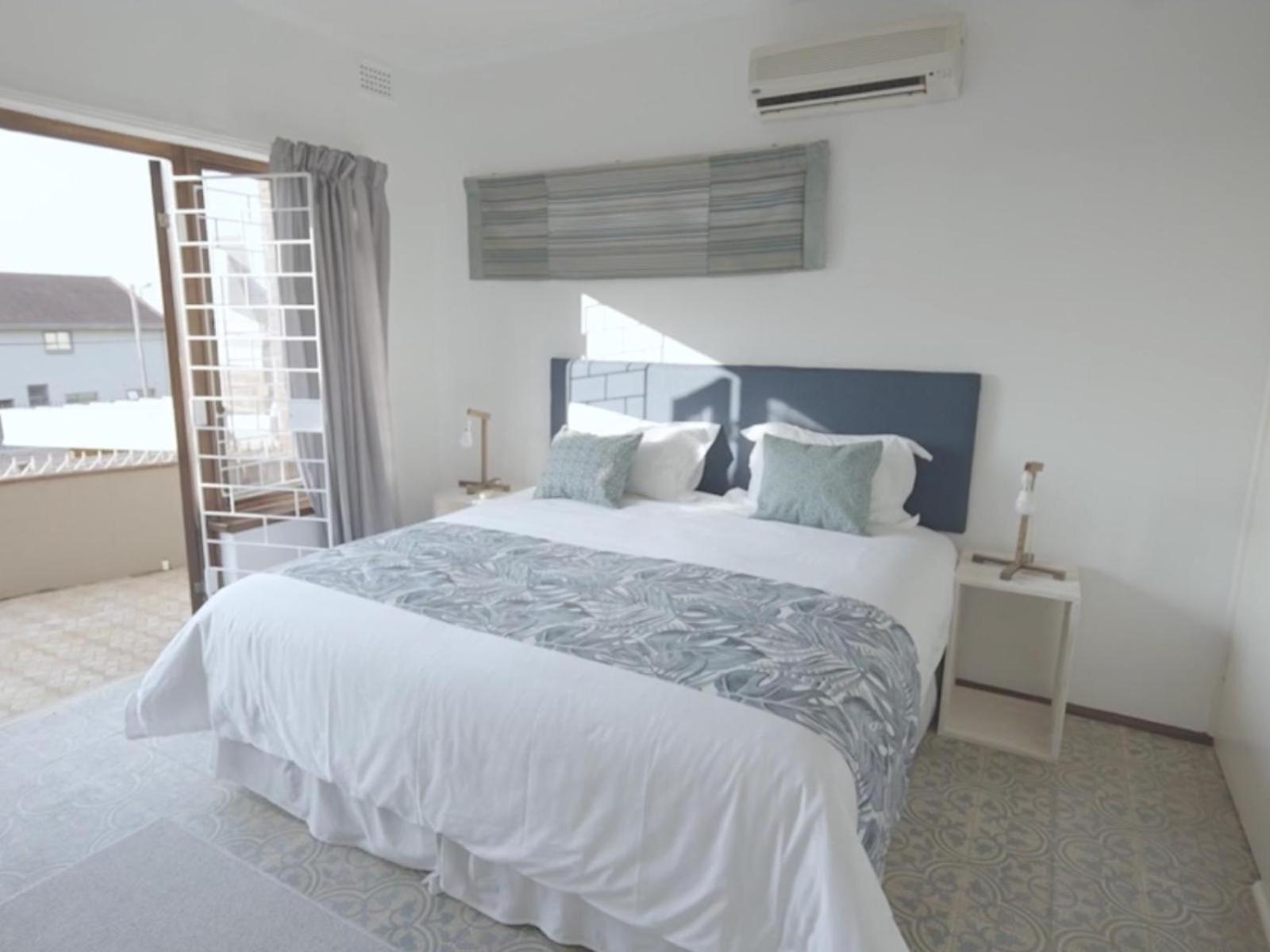 Five-Bedroom House - Photo 16