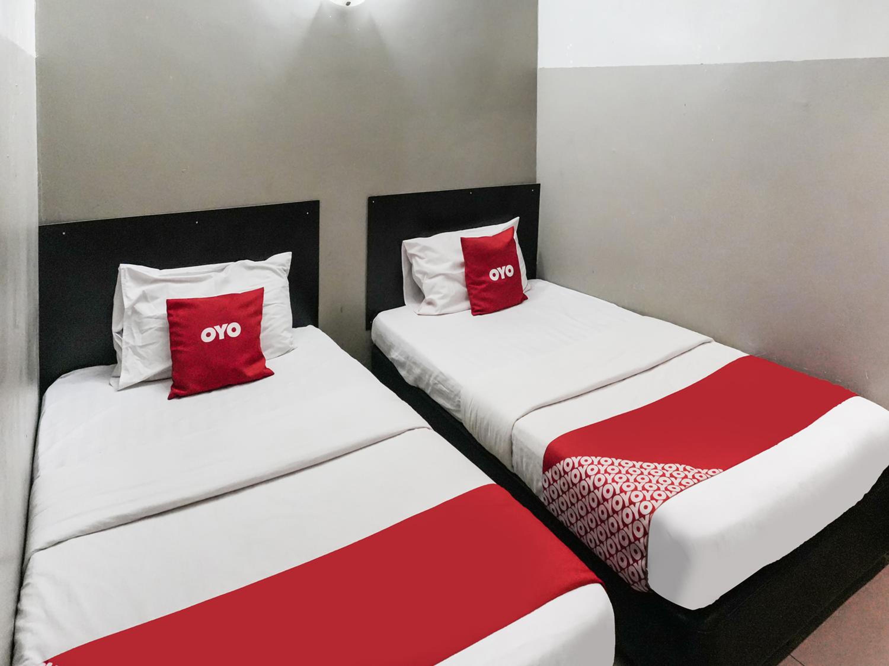 Standard Twin Room - Photo 4