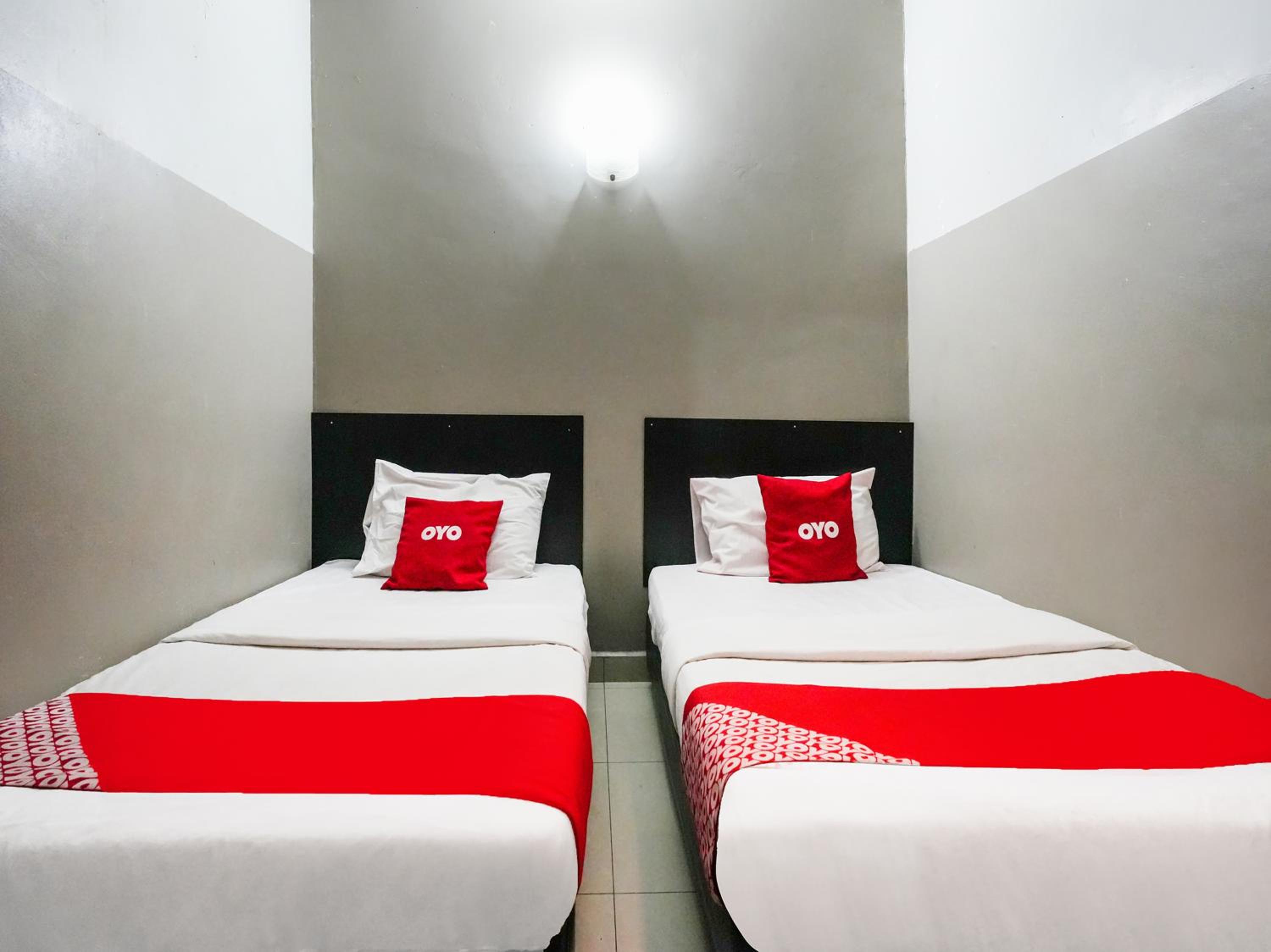 Standard Twin Room - Photo 3