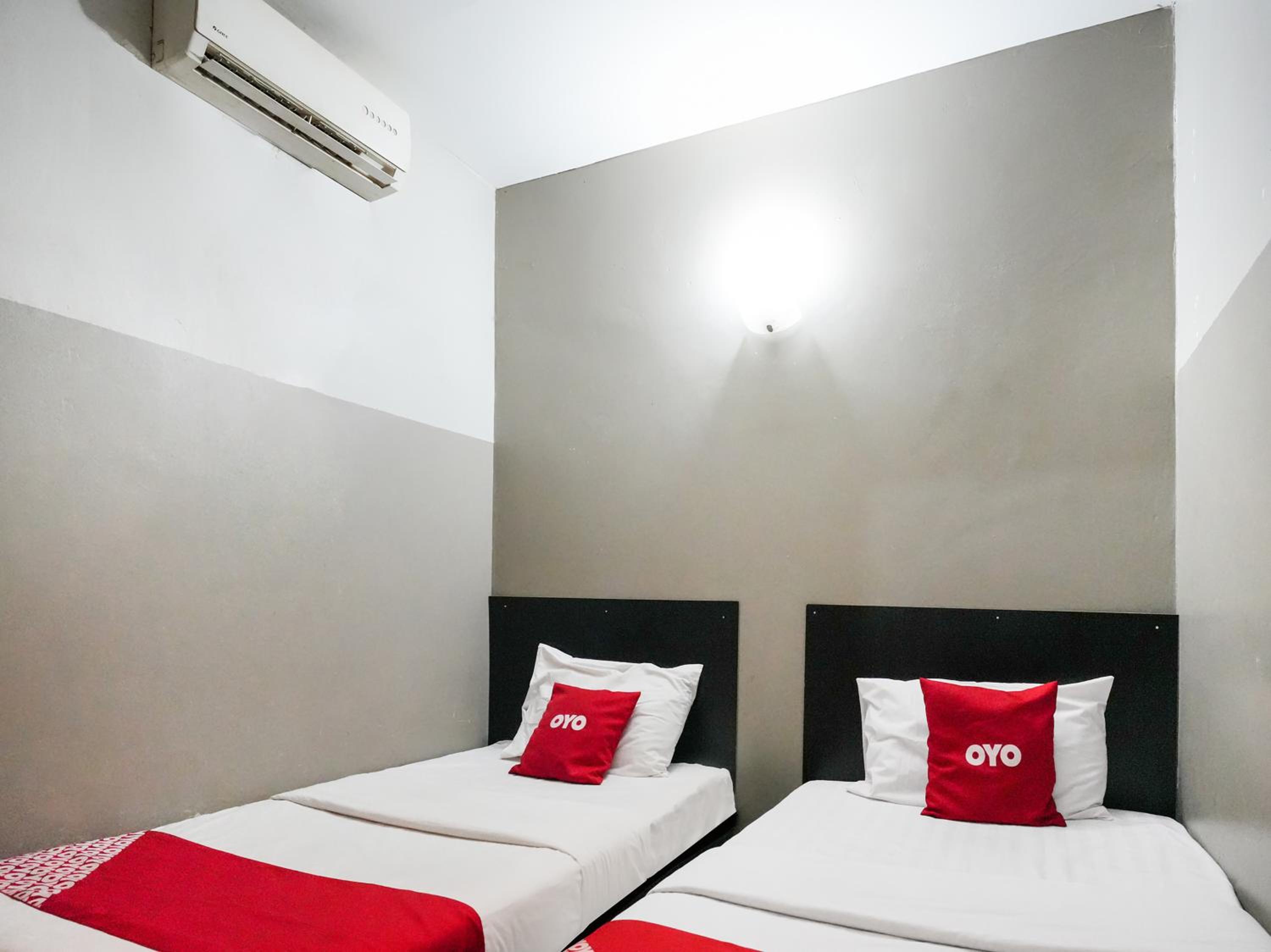 Standard Twin Room - Photo 2