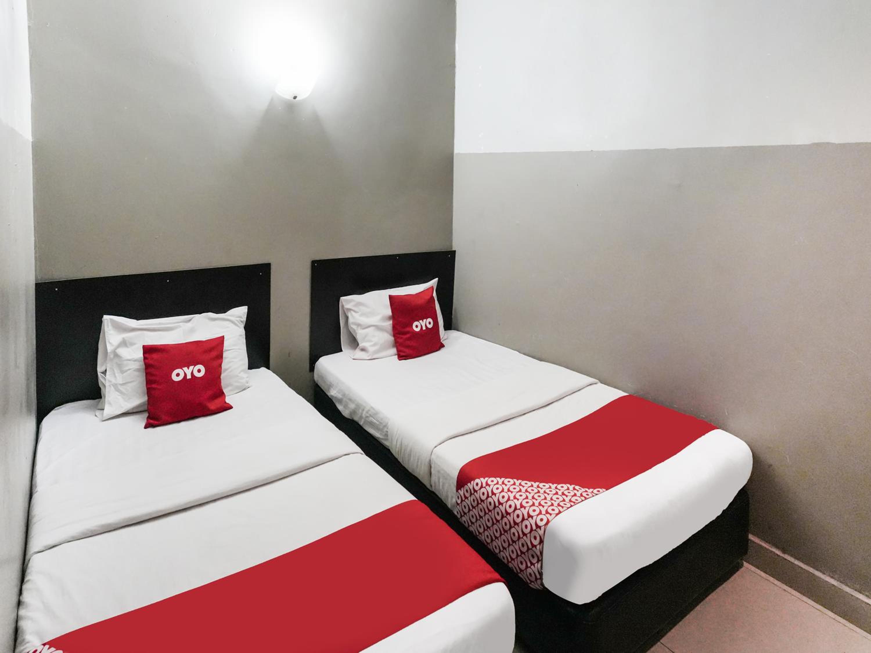 Standard Twin Room - Photo 1