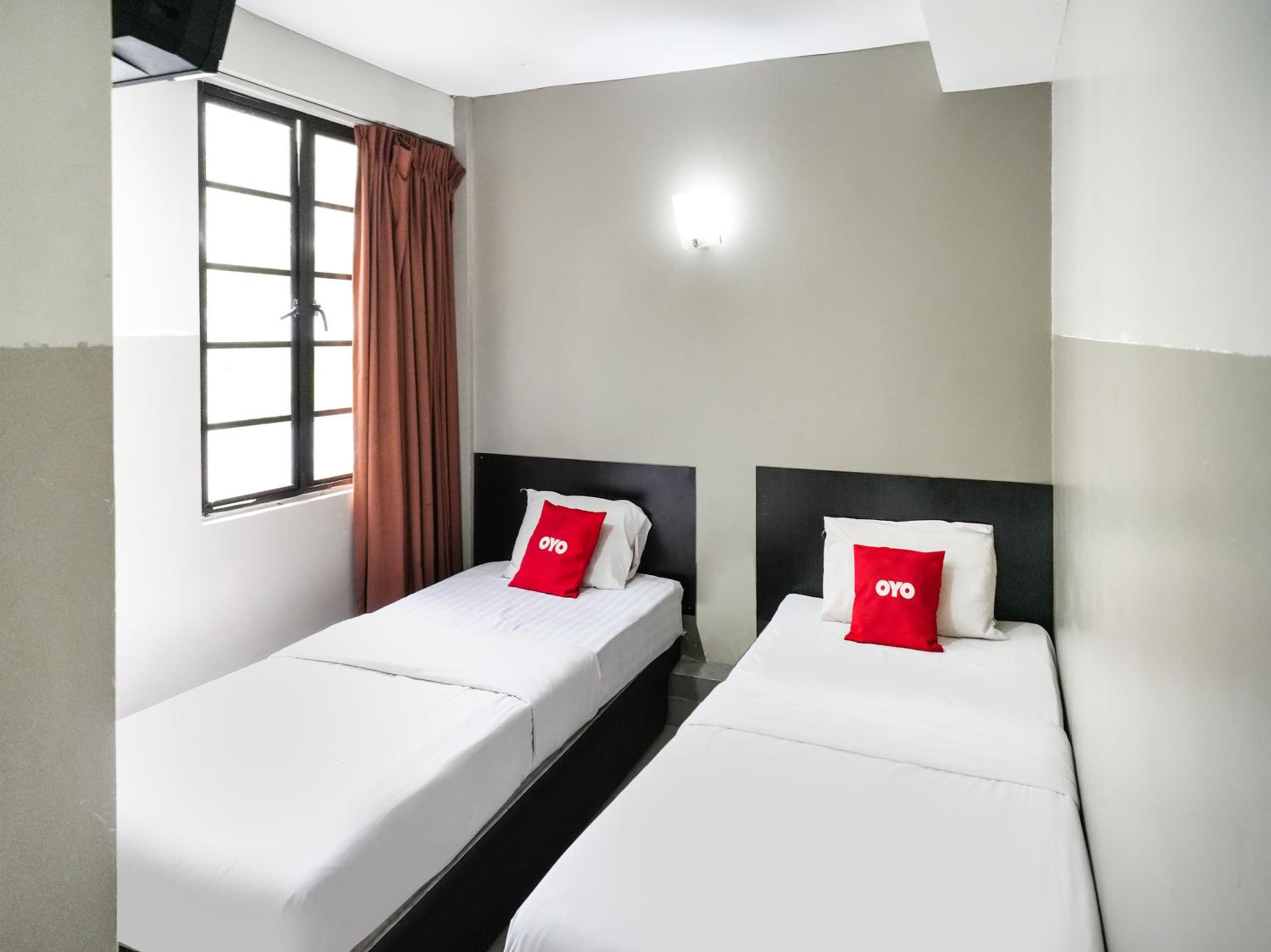Deluxe Twin Room - Photo 2