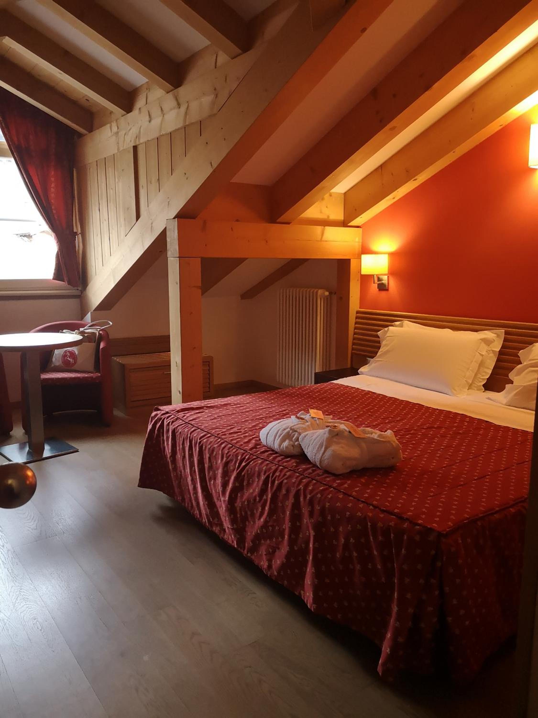 Double or Twin Room with Mountain View photo 2