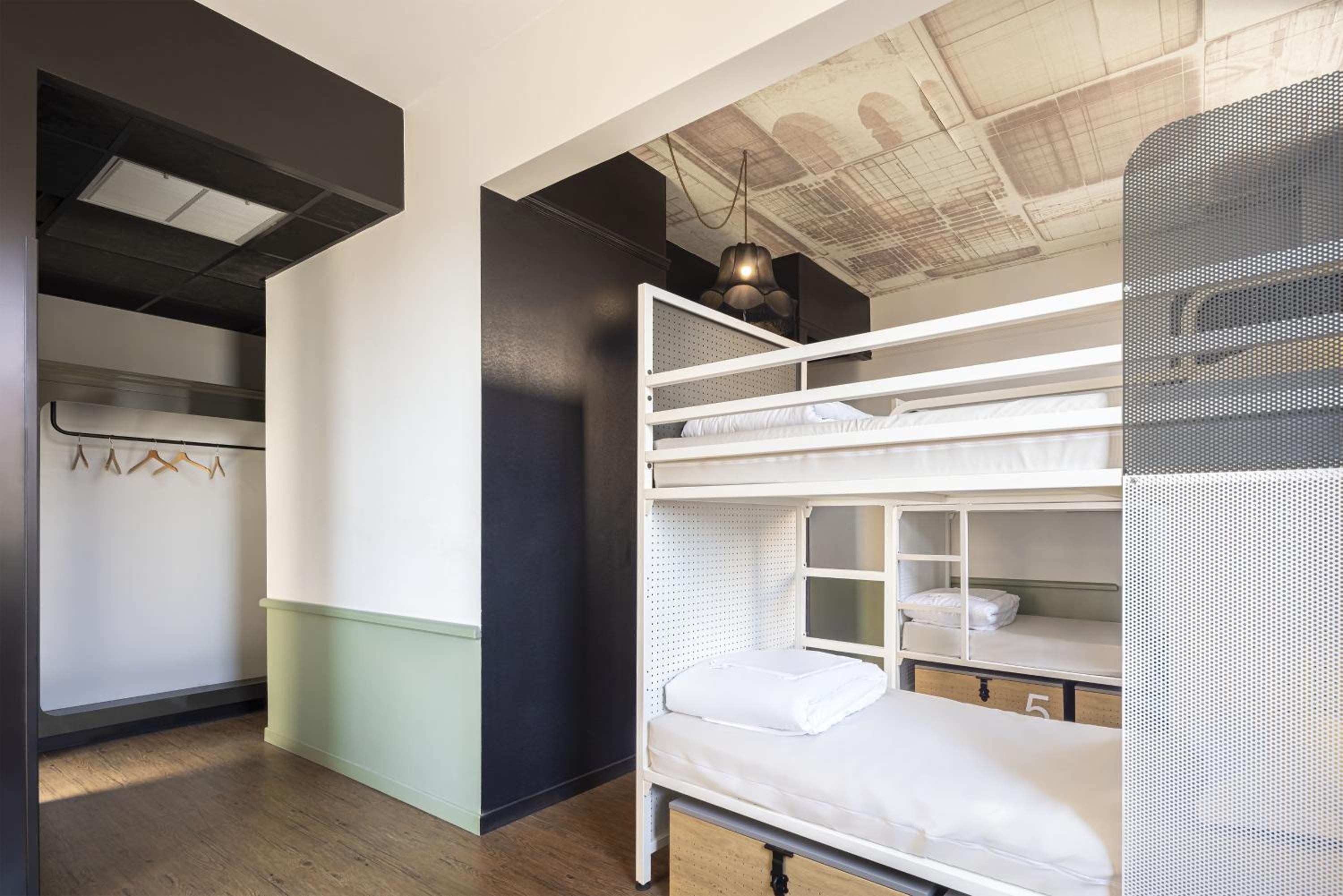 Bed in 6-Bed Mixed Dormitory Room photo 3