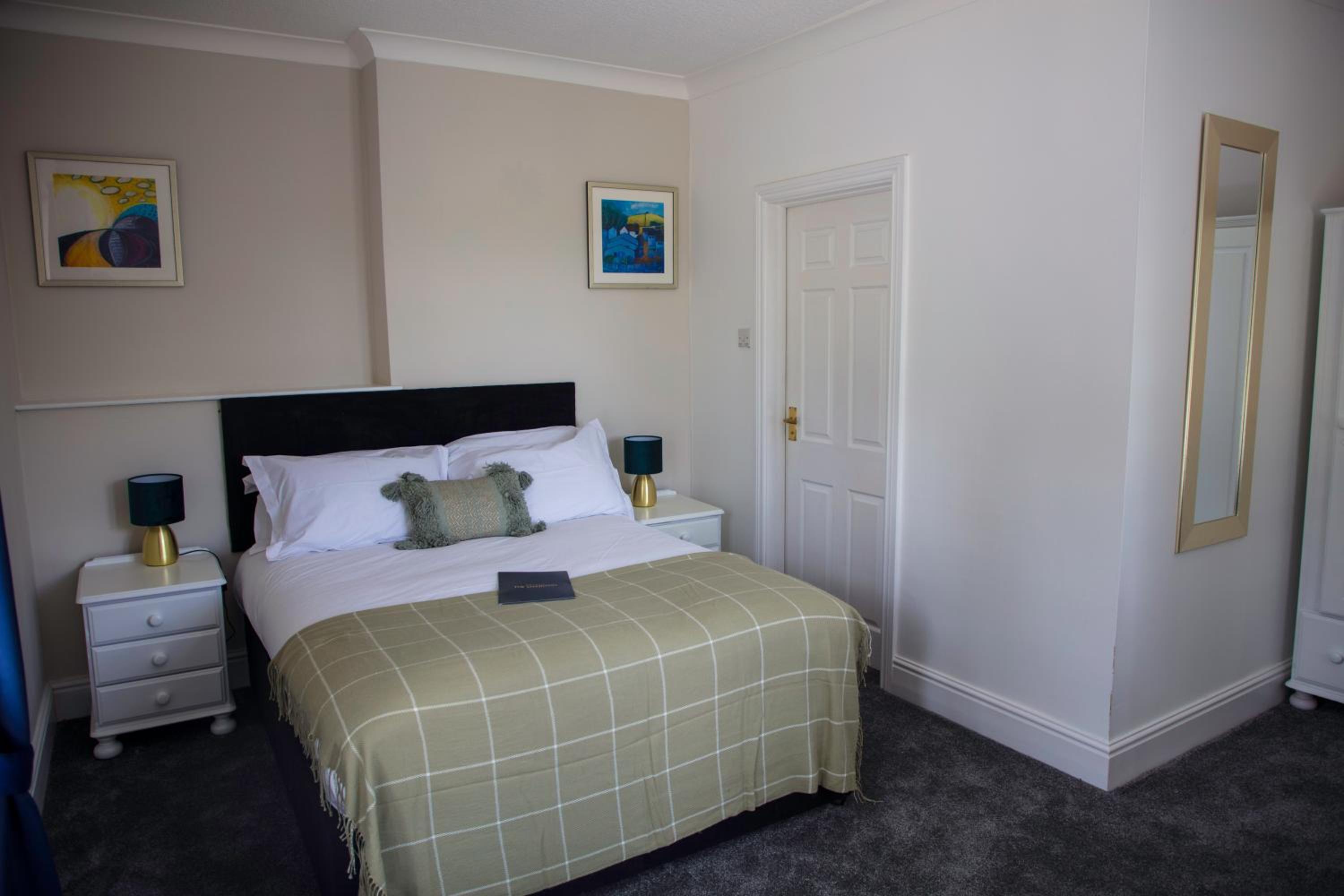 Standard Double Room - Photo 10
