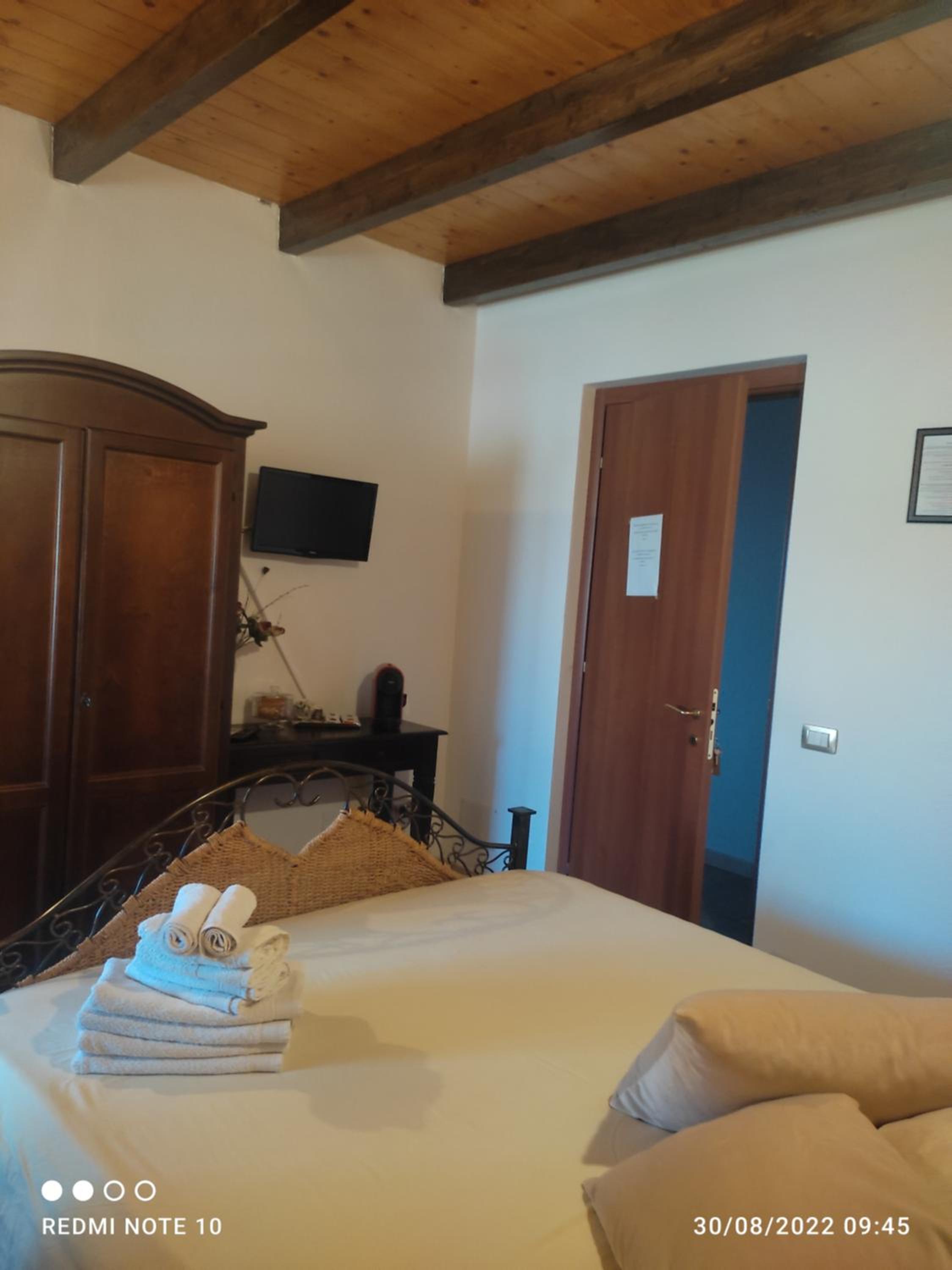 Deluxe Double Room with Balcony photo 2