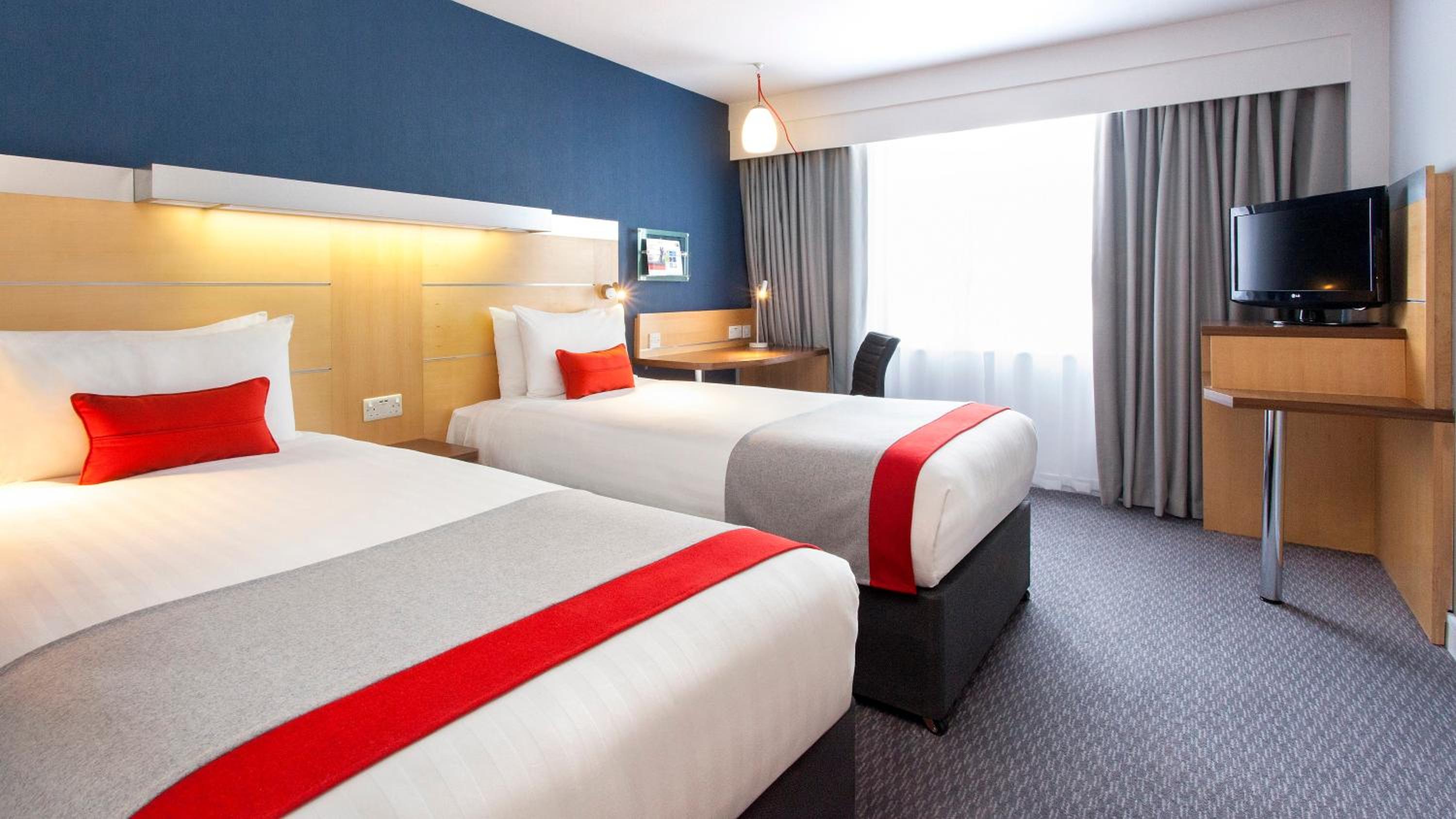 Standard Twin Room with Free Hot Breakfast