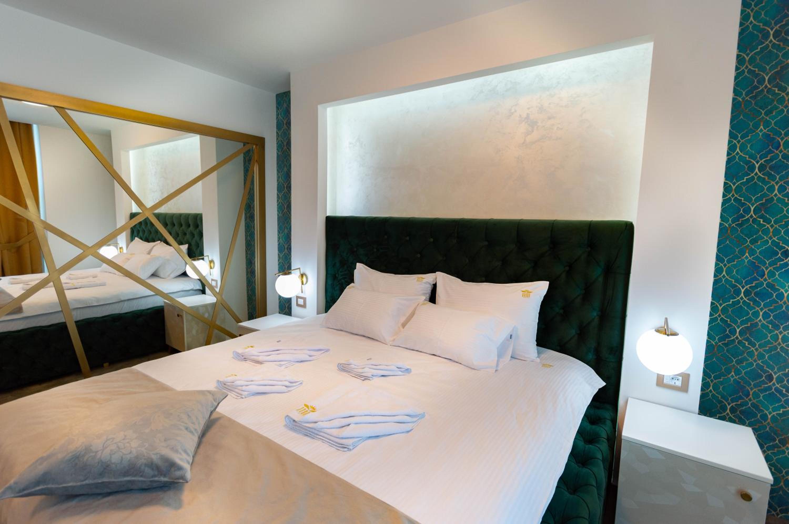 Deluxe Double Room - Photo 8