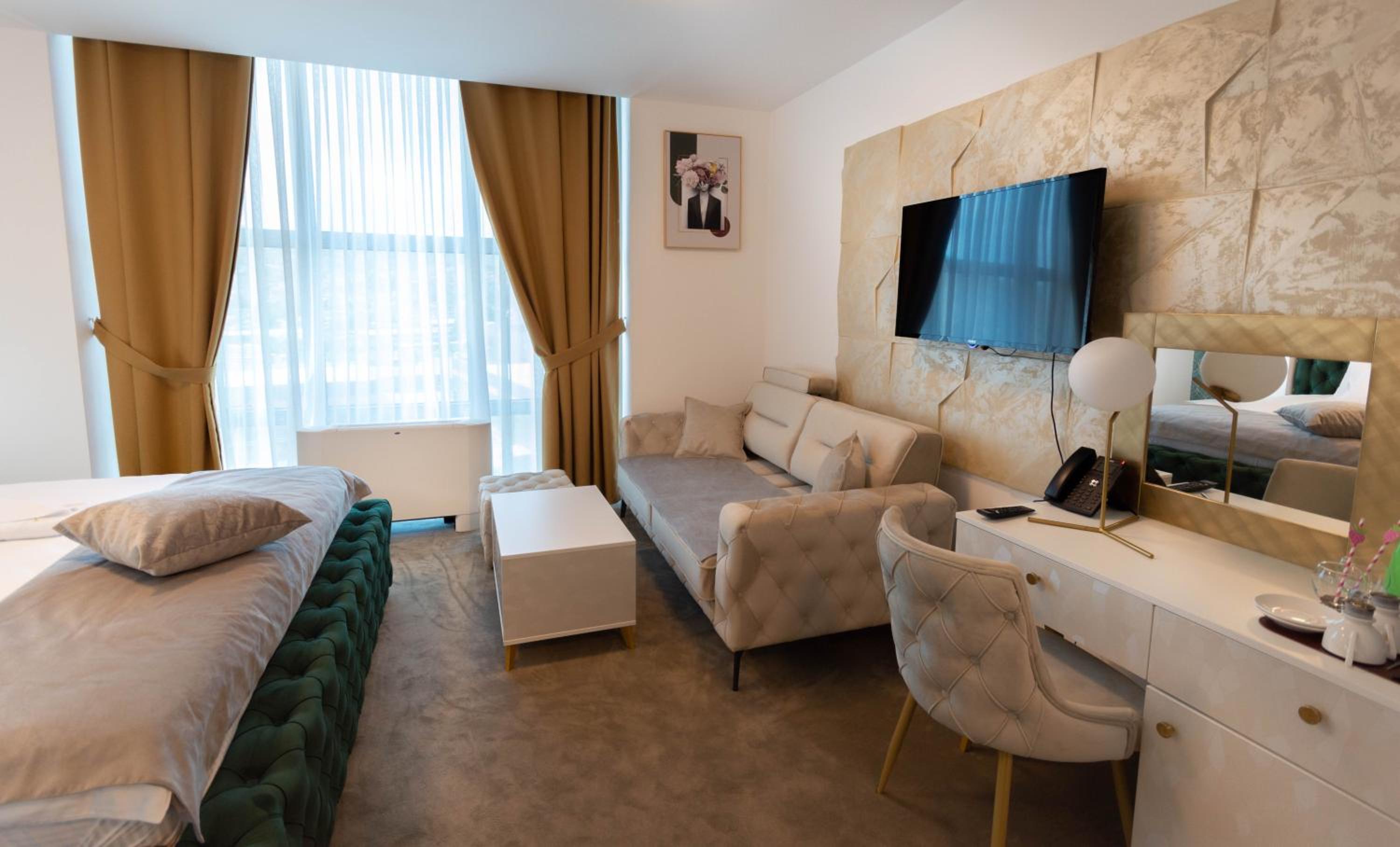 Deluxe Double Room - Photo 21