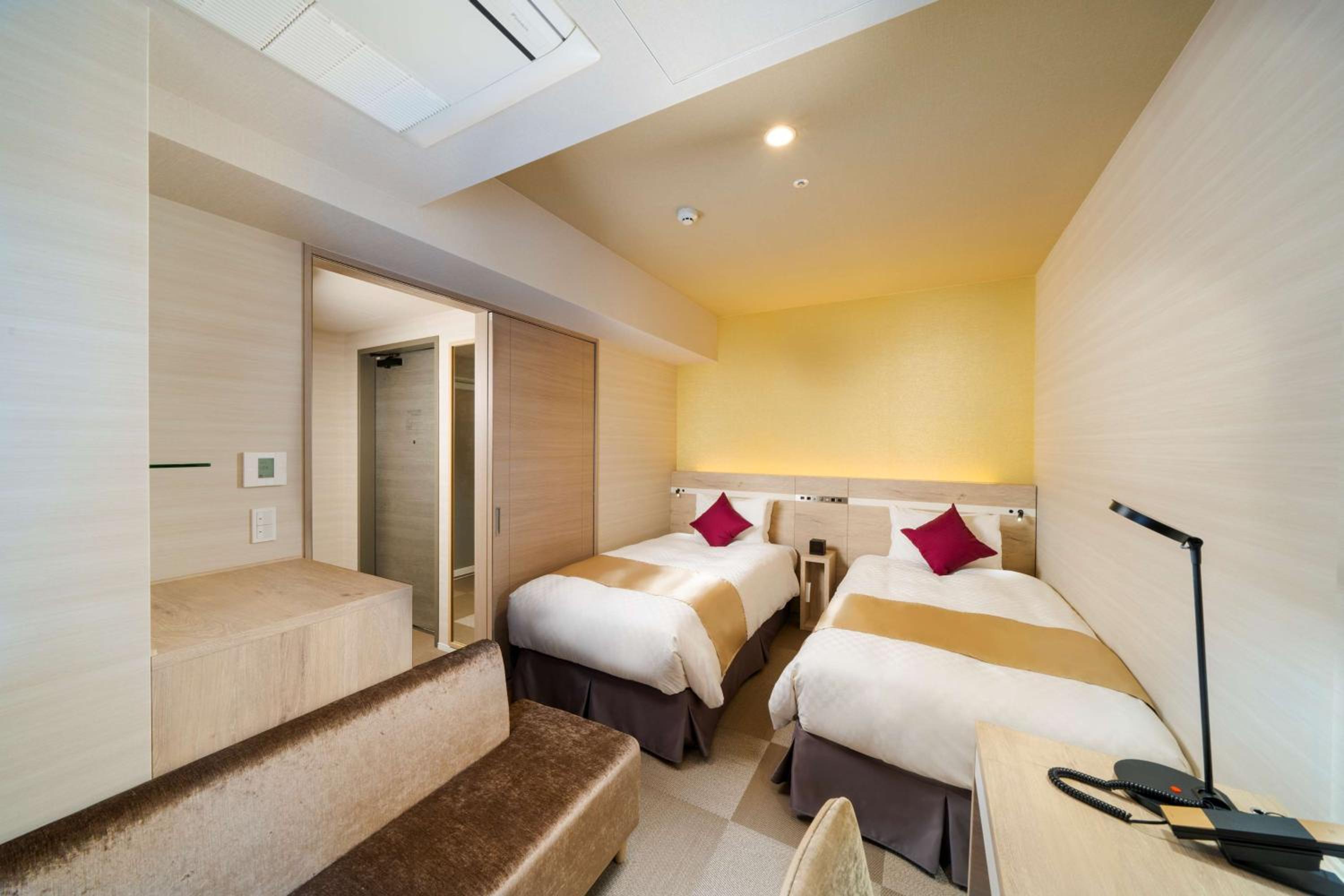 Deluxe Twin Room - Disability Access photo 3