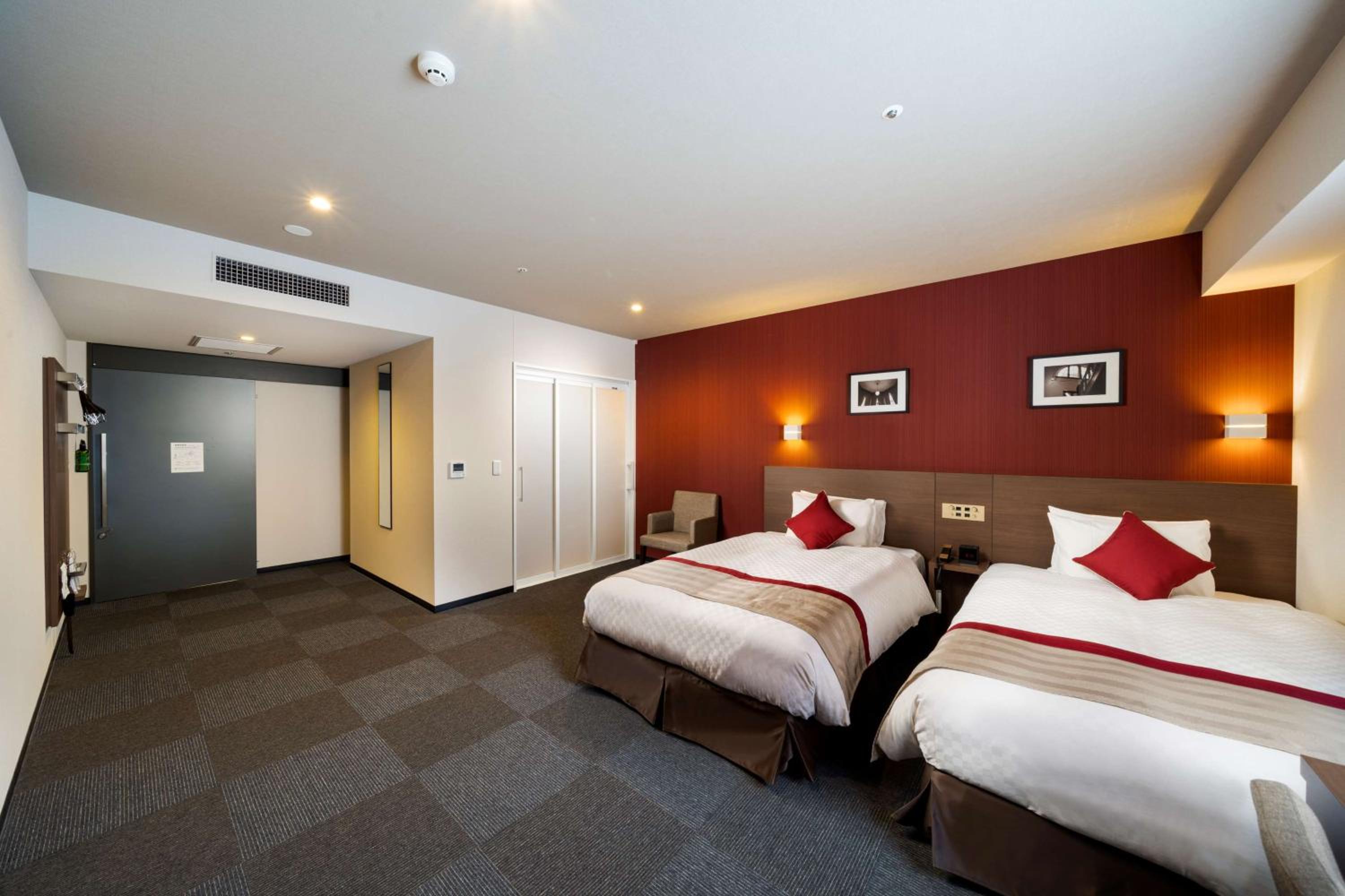 Twin Room - Disability Access photo 3