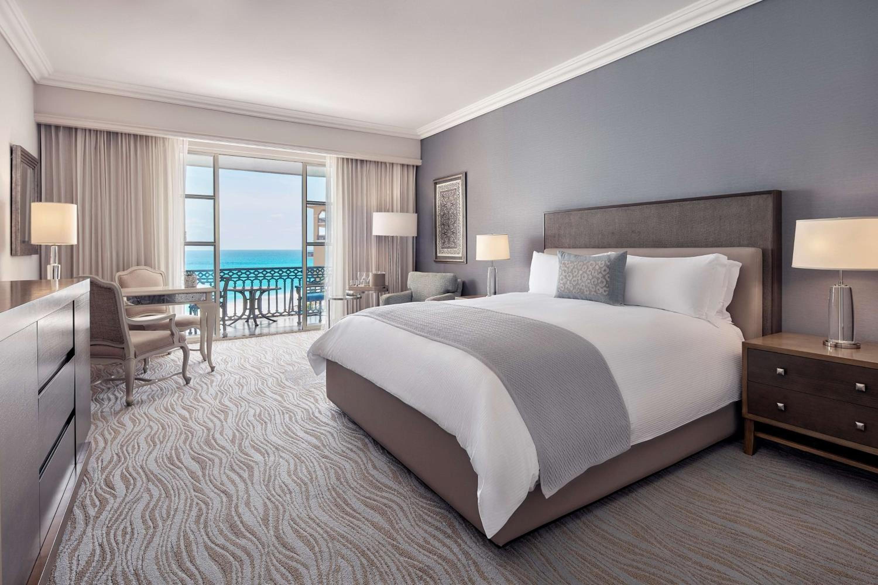 Deluxe Seafront King Room - Photo 7
