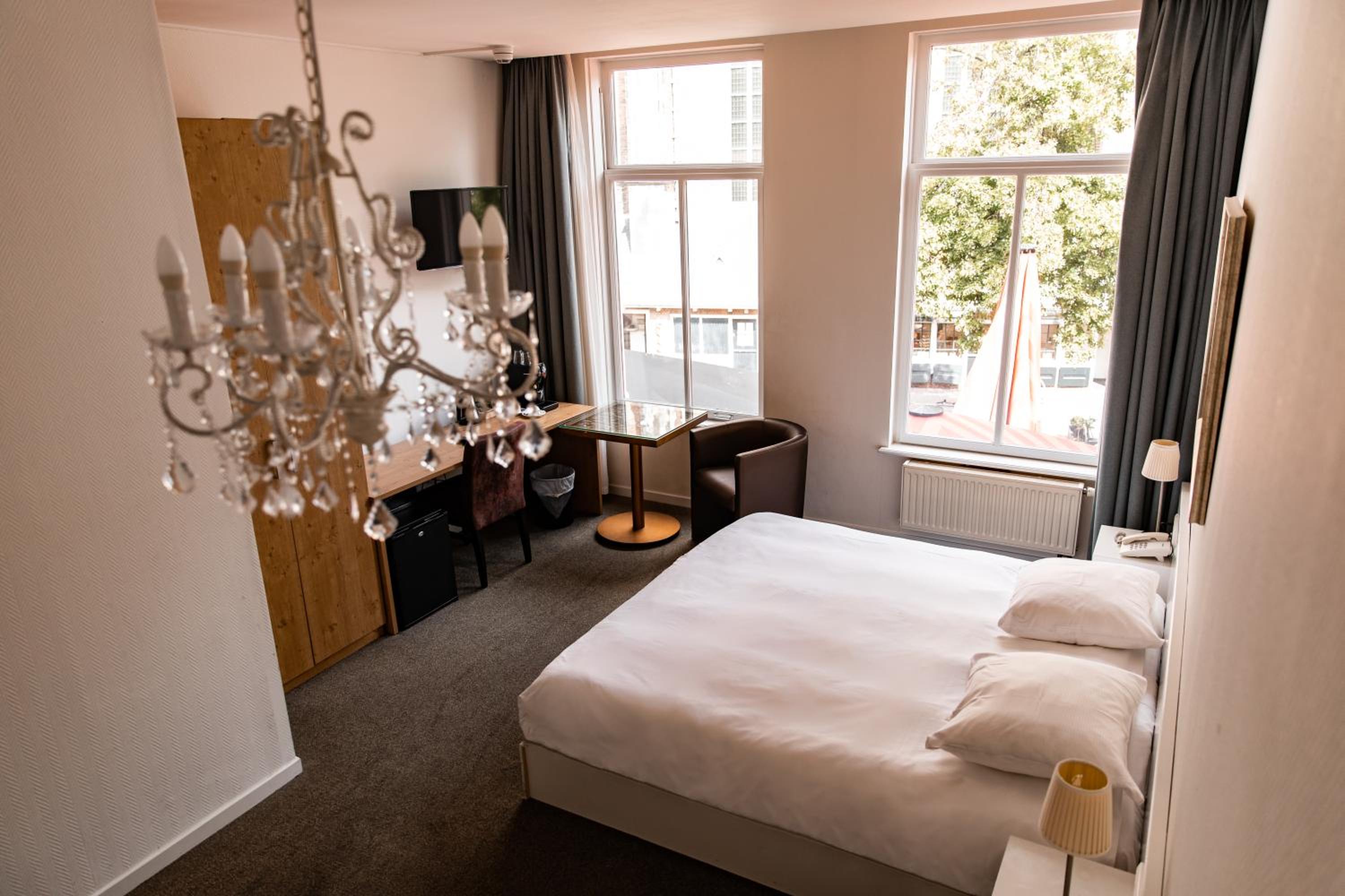 Classic Room with Church View  - Photo 7