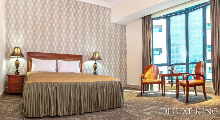 Deluxe King Room - Photo 2