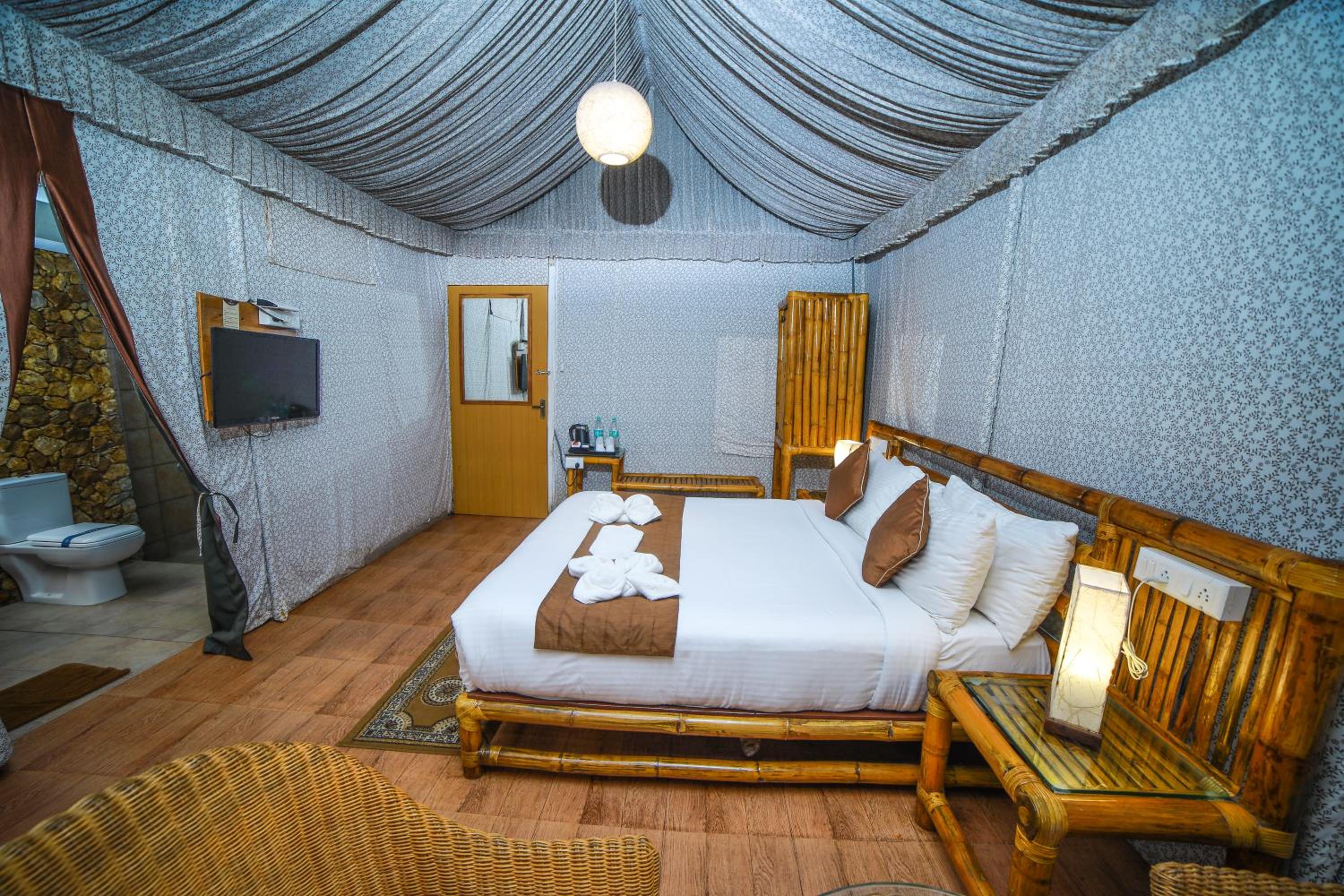 Tent - Photo 2