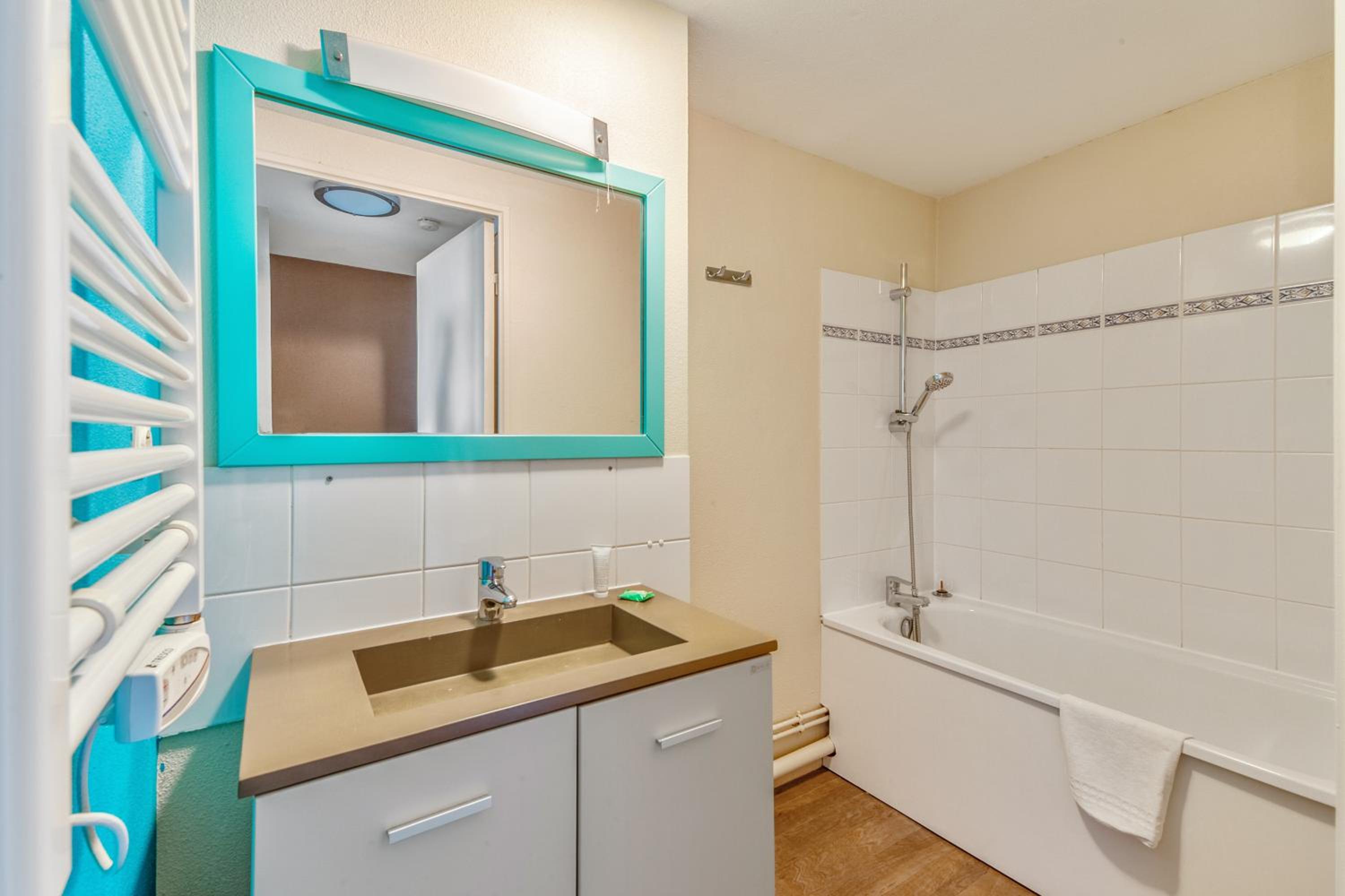 Superior One-Bedroom Duplex Apartment with Balcony (4 People) photo 3