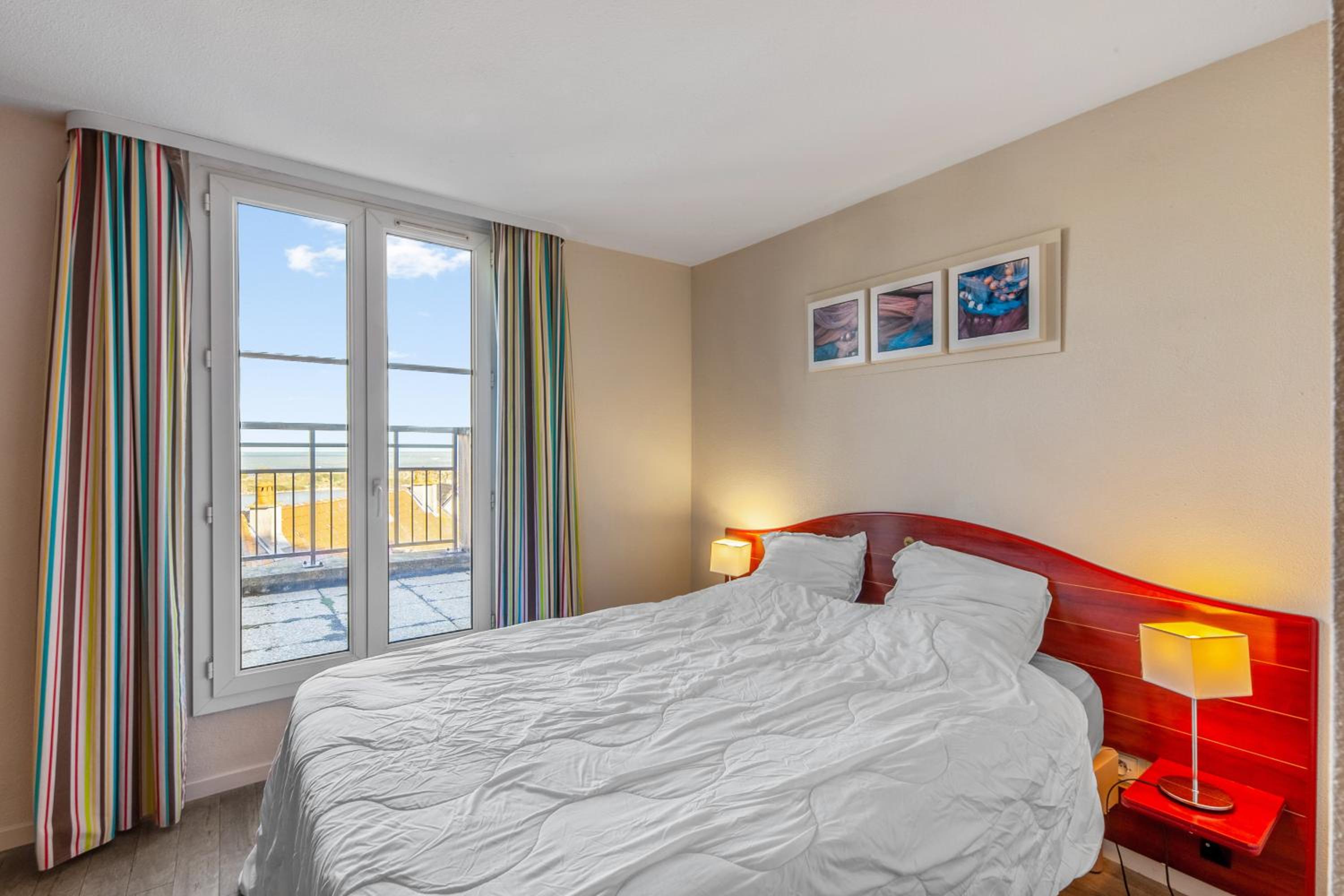 Superior One-Bedroom Duplex Apartment with Balcony (4 People) photo 2