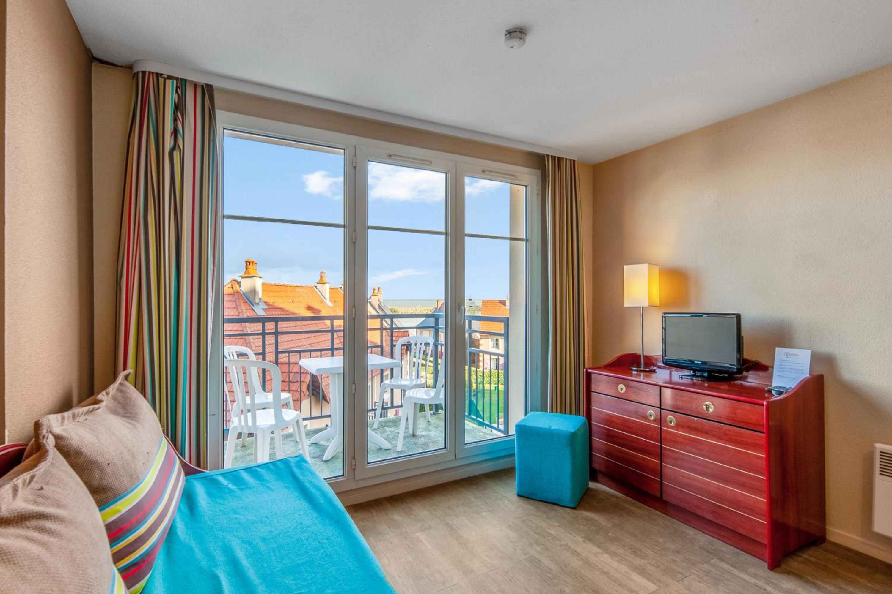 Superior One-Bedroom Duplex Apartment with Balcony (4 People)