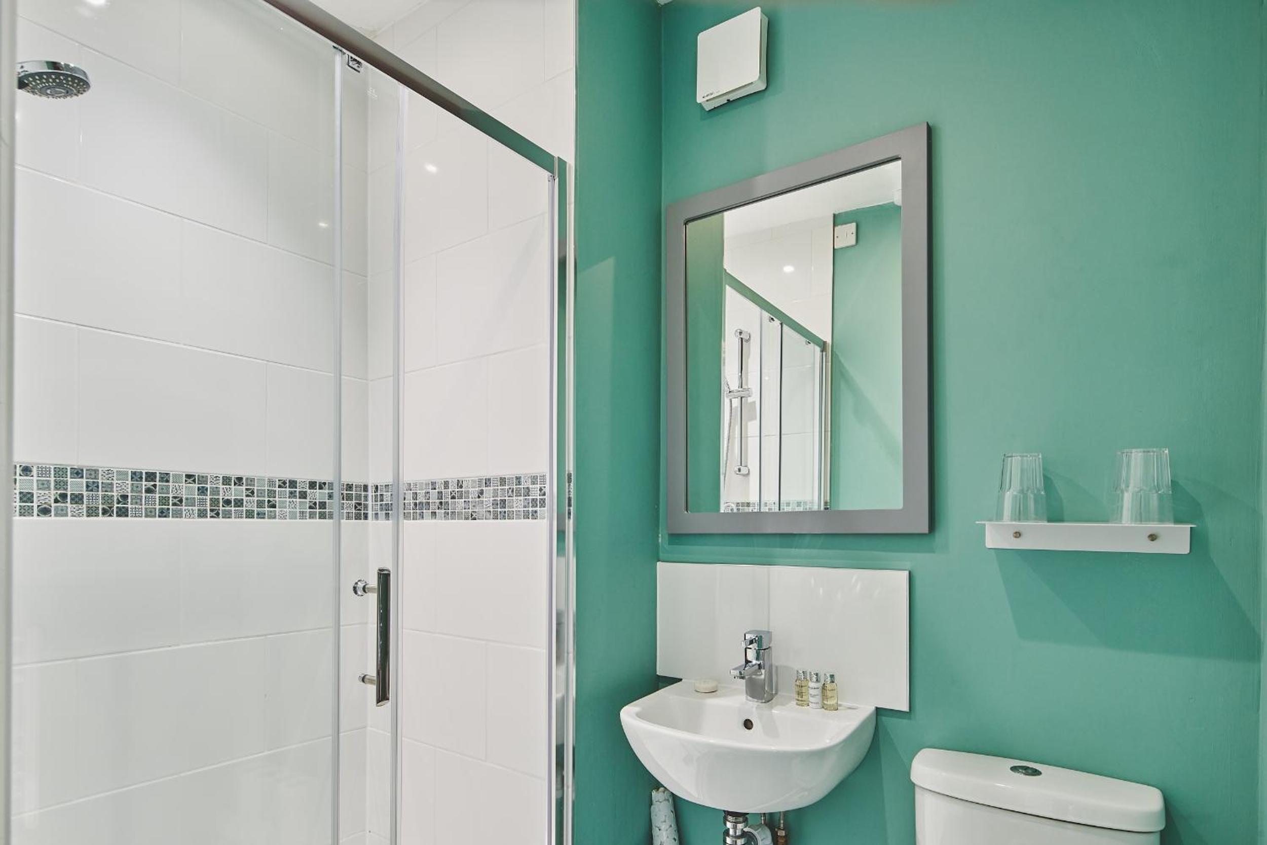 Double Room - Photo 12
