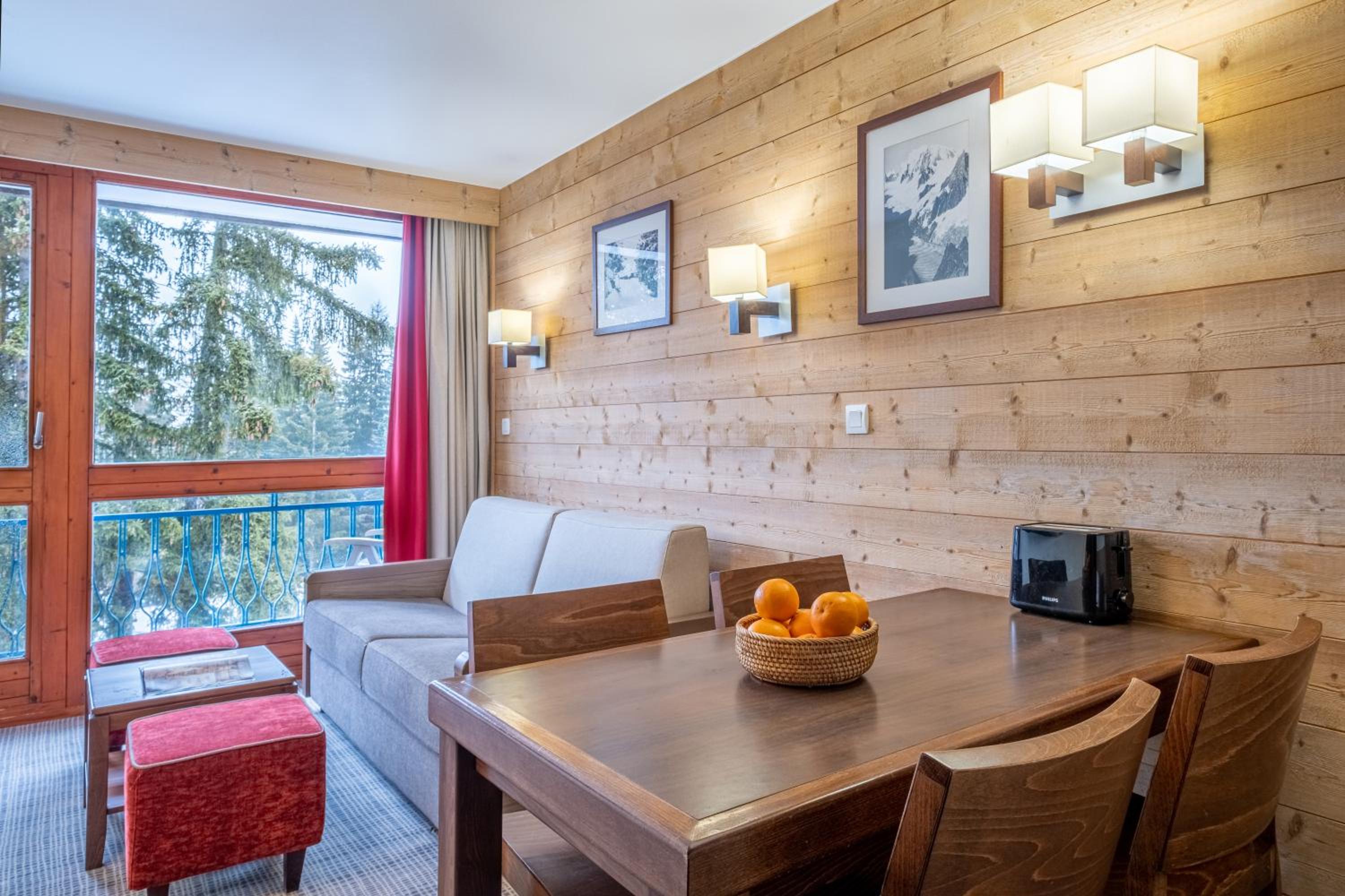 One-Bedroom Apartment with Balcony and Mountain View (4 People), photo 6