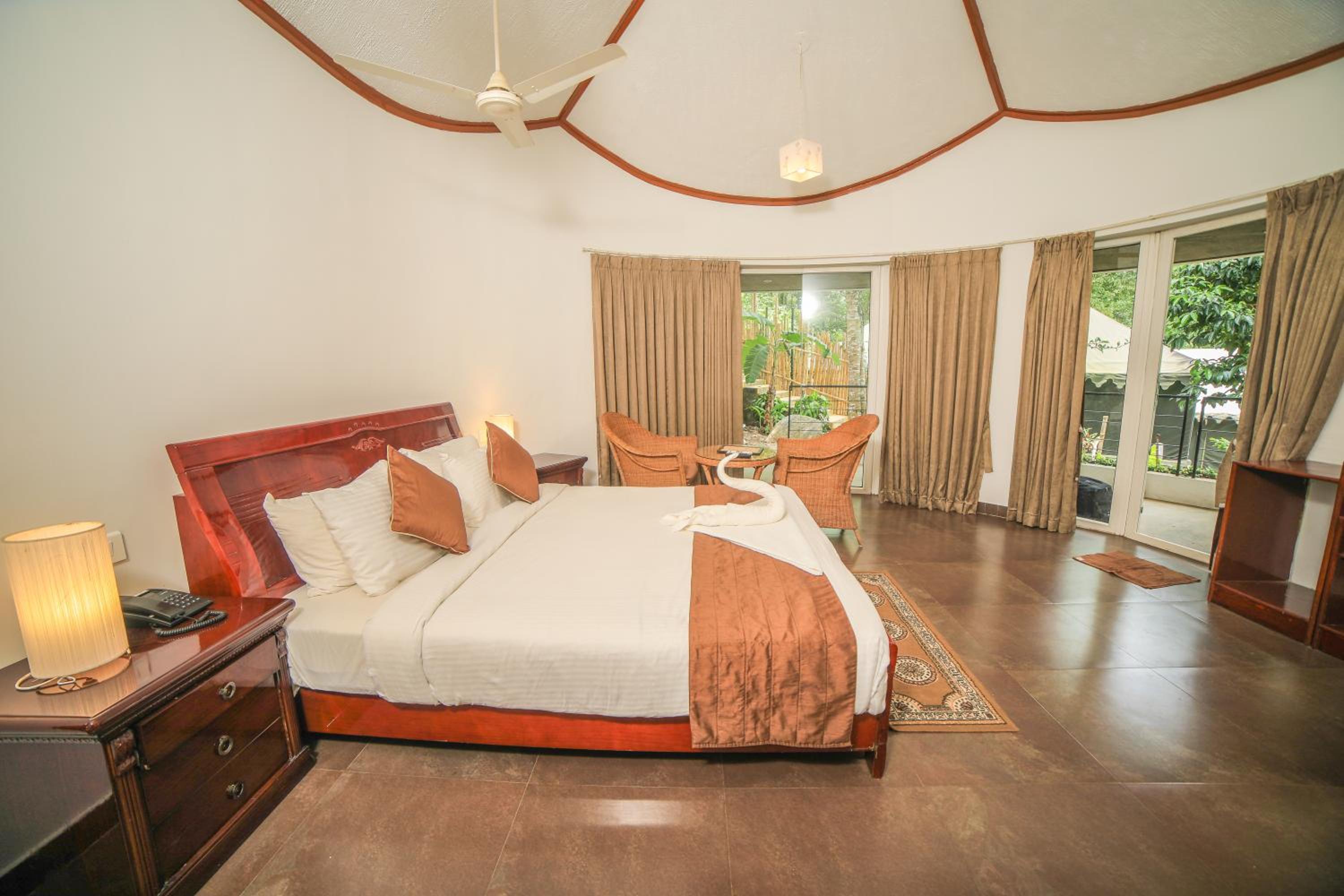 Deluxe King Room - Photo 1