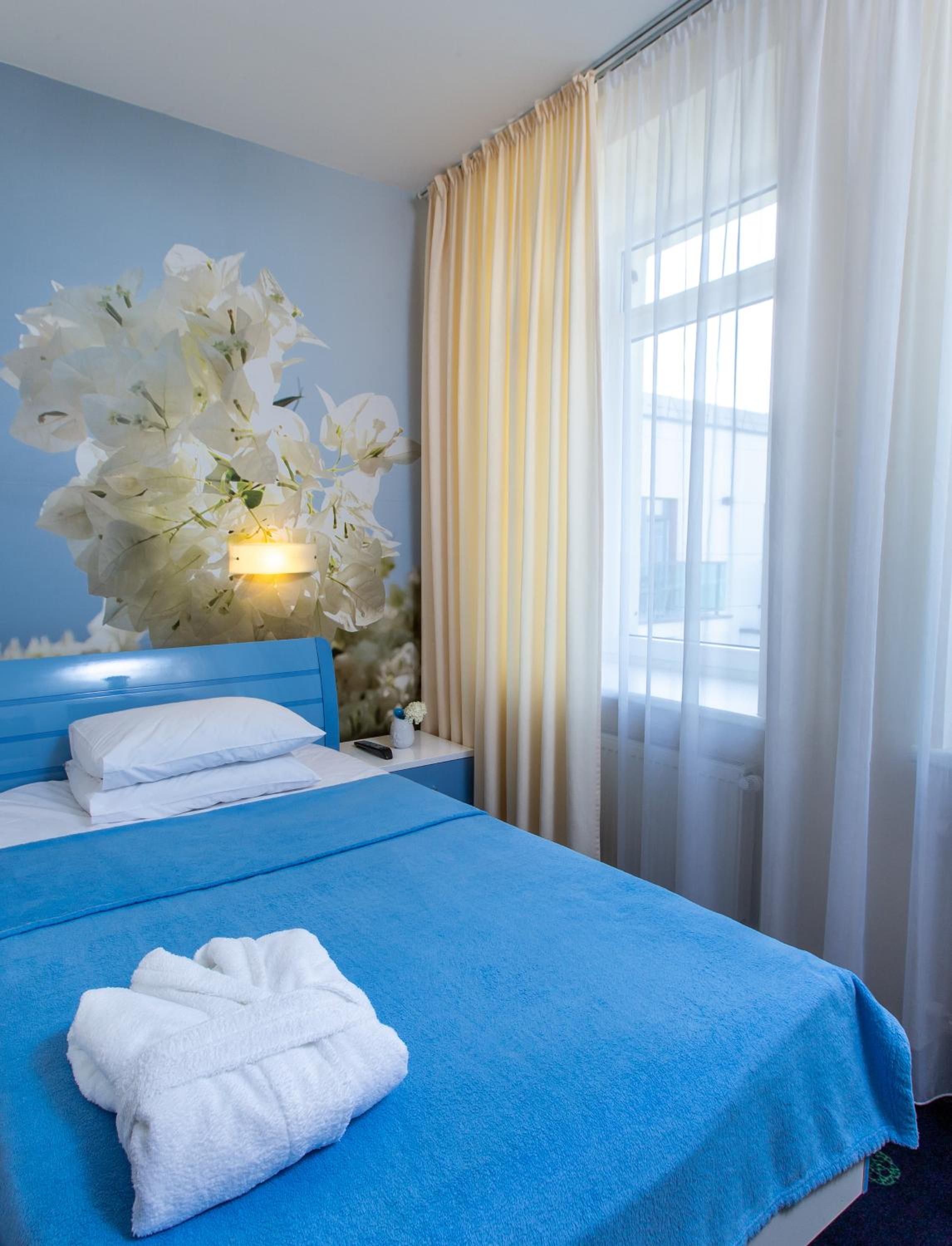 Single Room with balcony and Treatment Package "Individual“