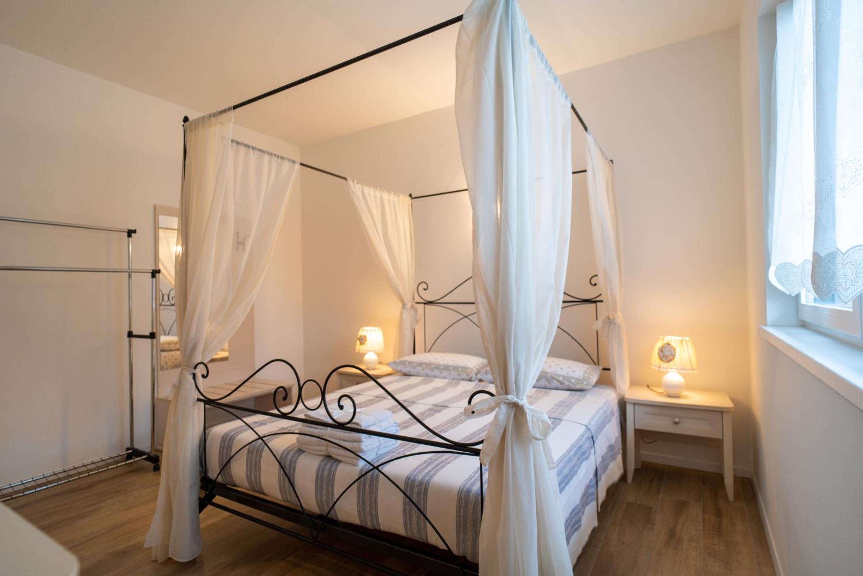 Two-Bedroom House - Photo 11