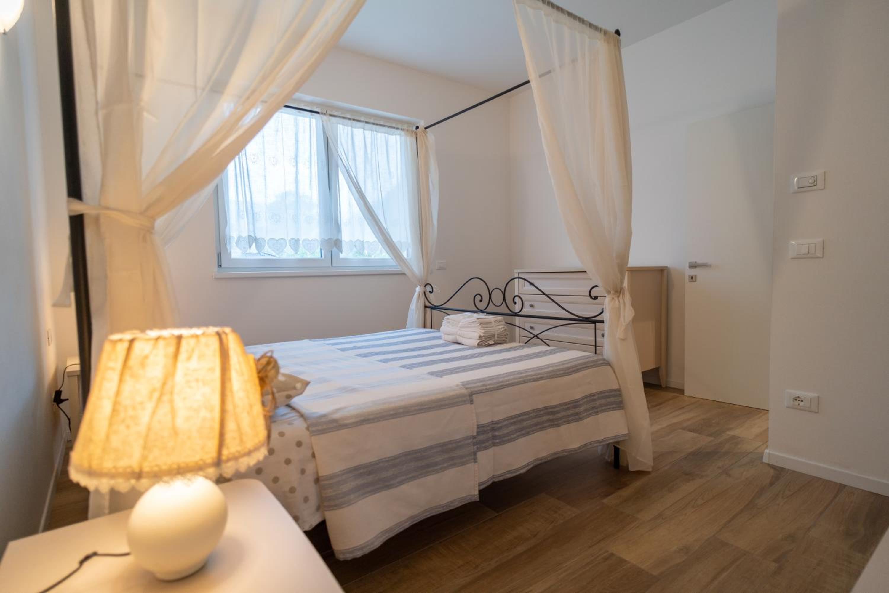 Two-Bedroom House - Photo 12