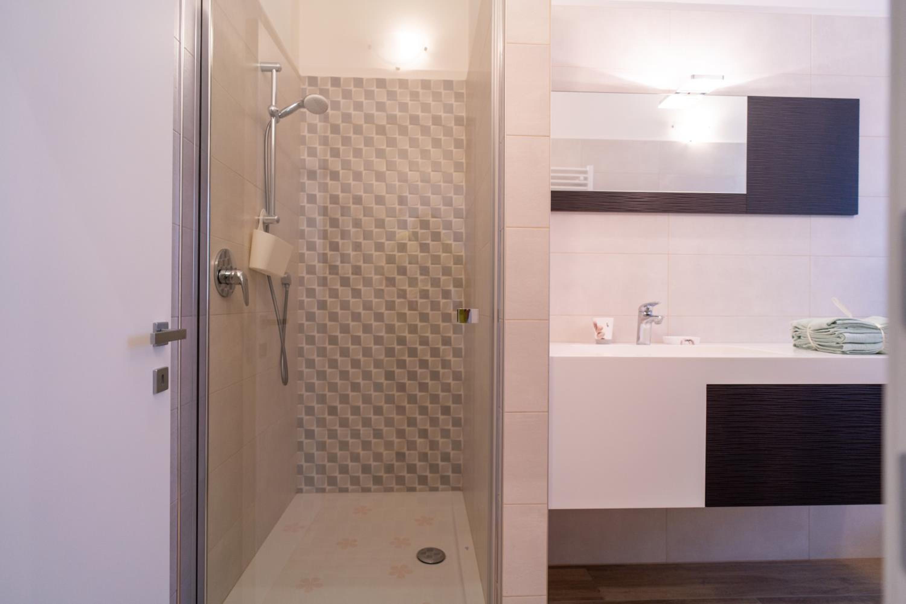 Two-Bedroom House - Photo 13