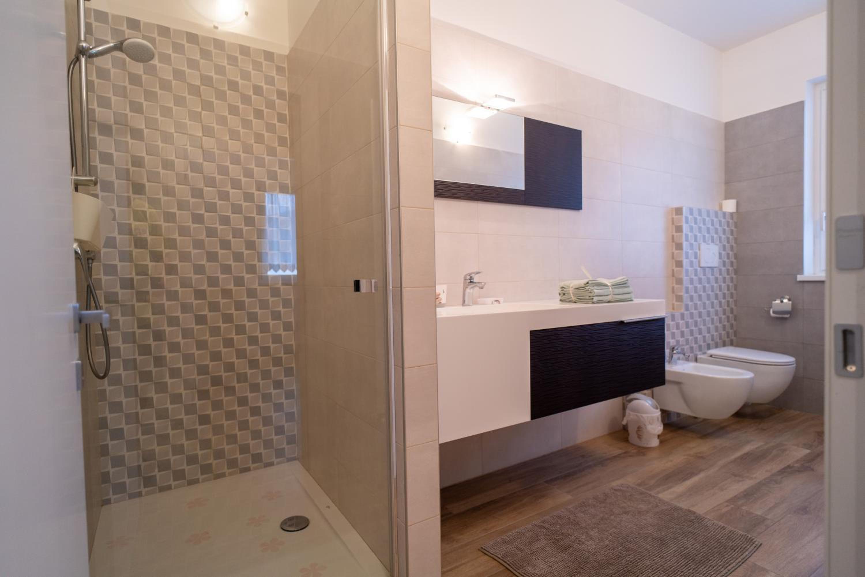 Two-Bedroom House - Photo 2