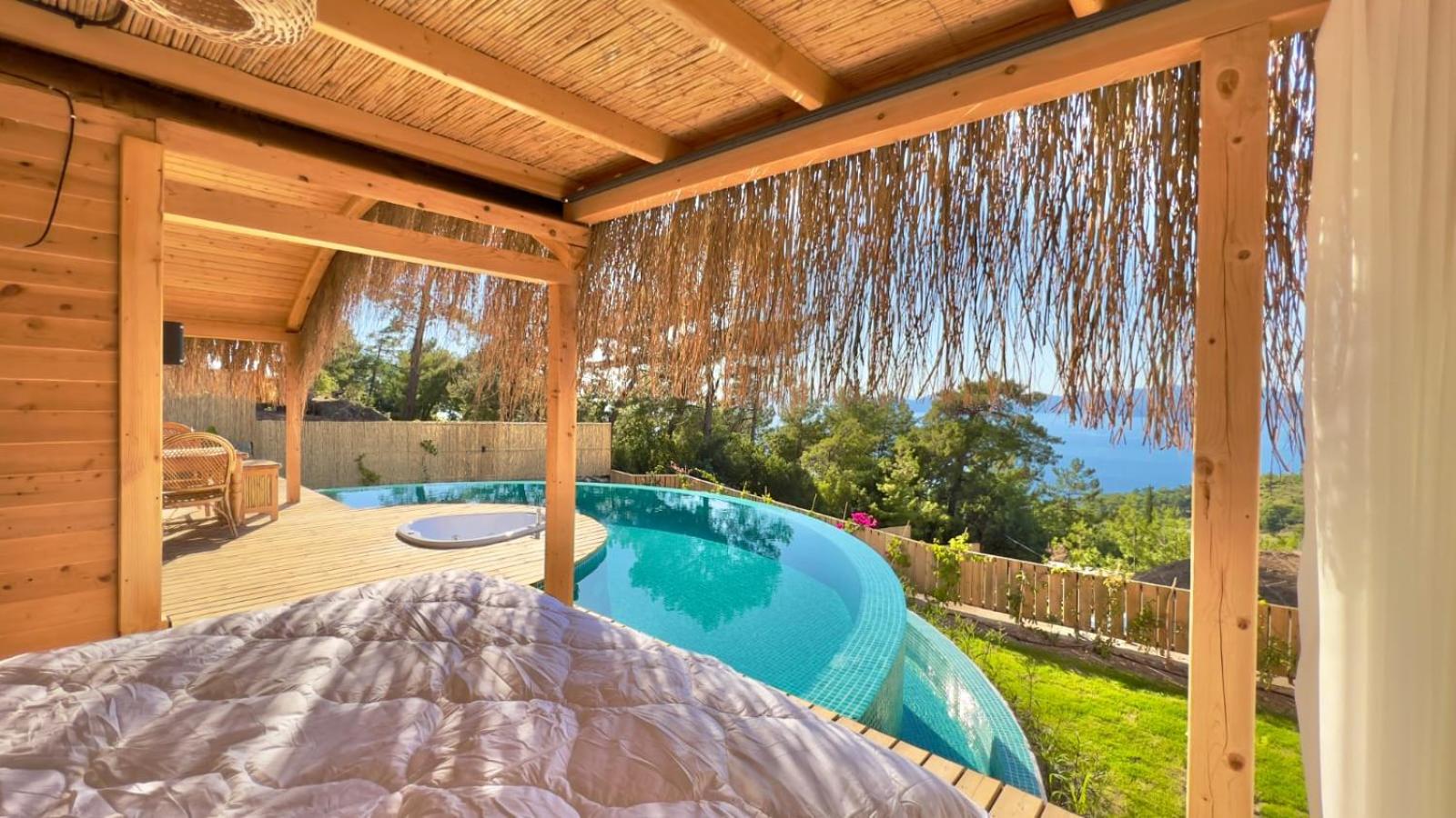 Superior Bungalow photo 2