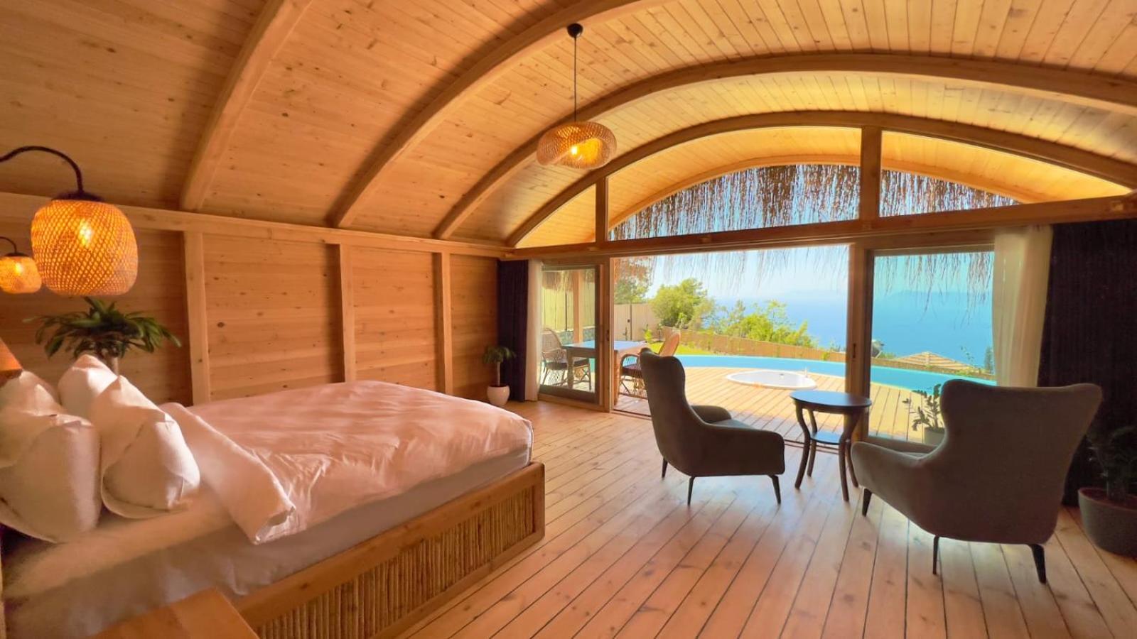 Superior Bungalow - Photo 6