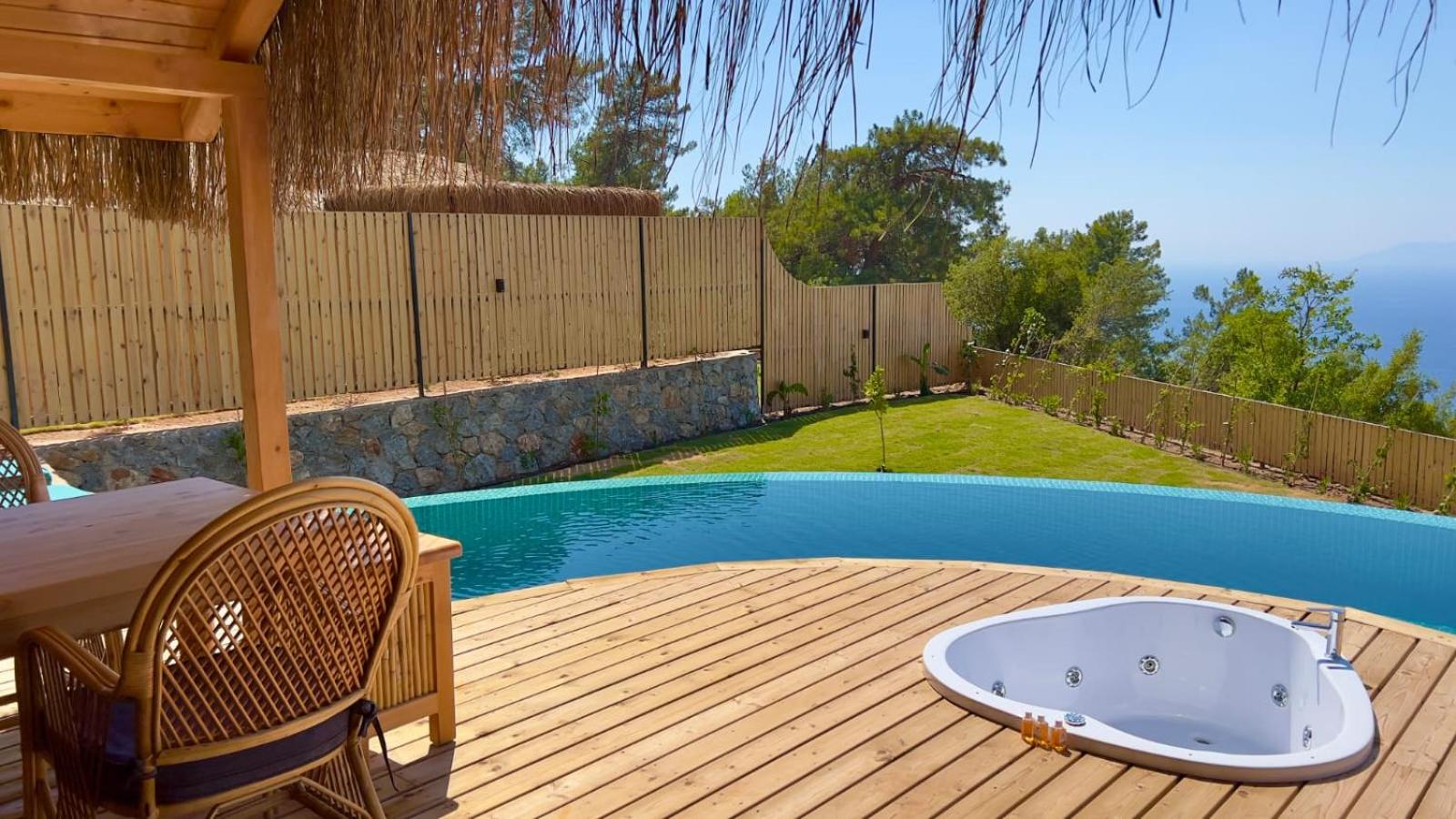 Superior Bungalow - Photo 4