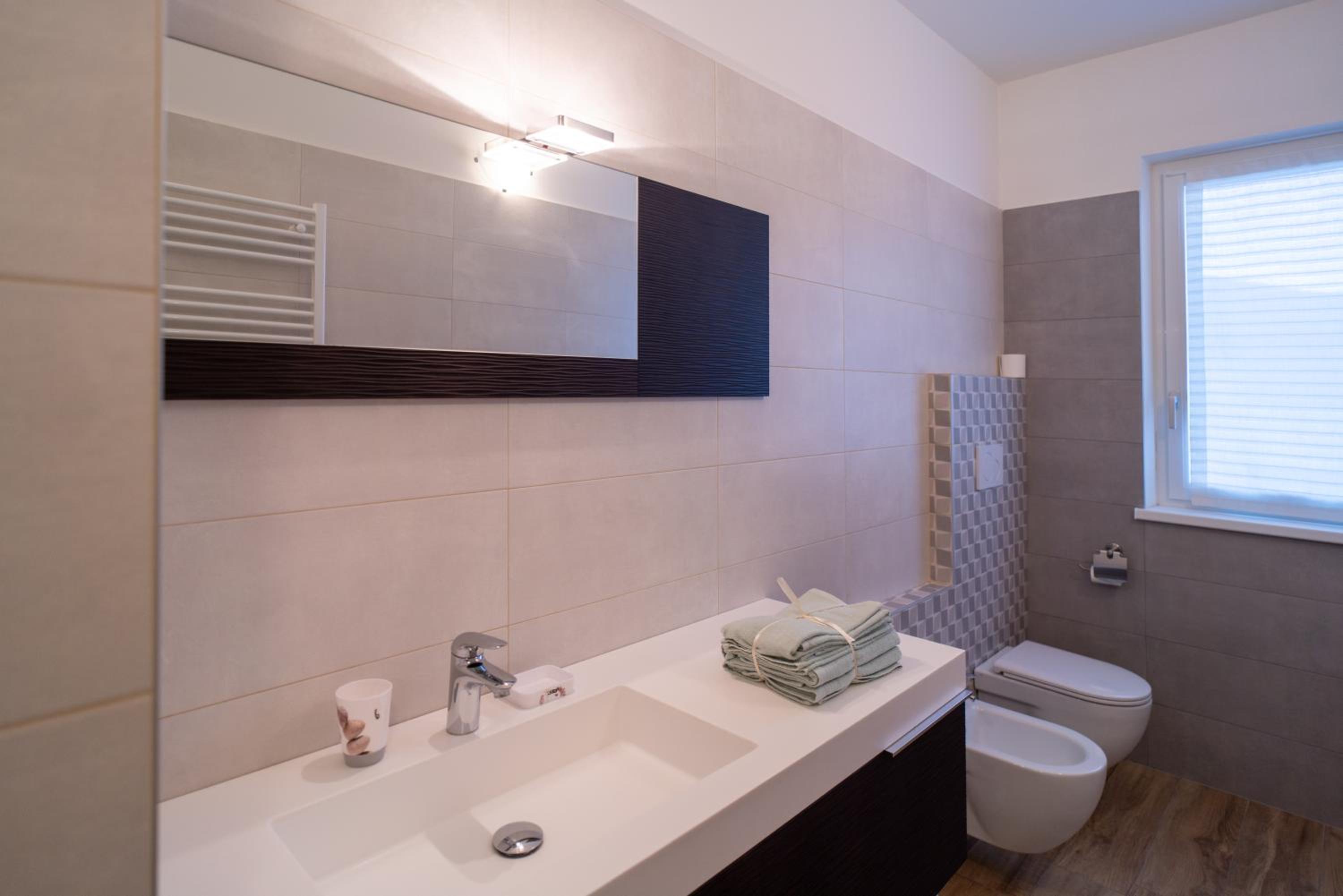 Two-Bedroom House - Photo 9